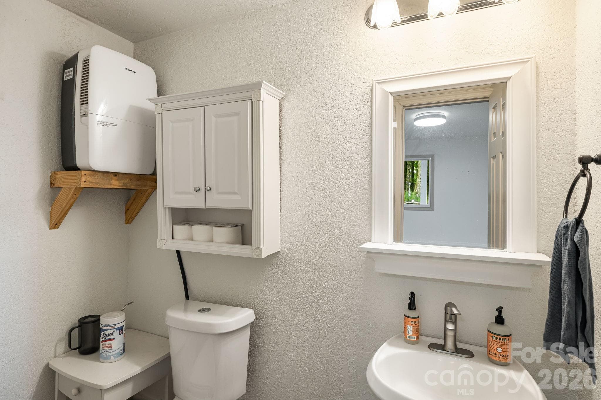 Downstairs Half Bath - 129 Finney Lane, Mars Hill