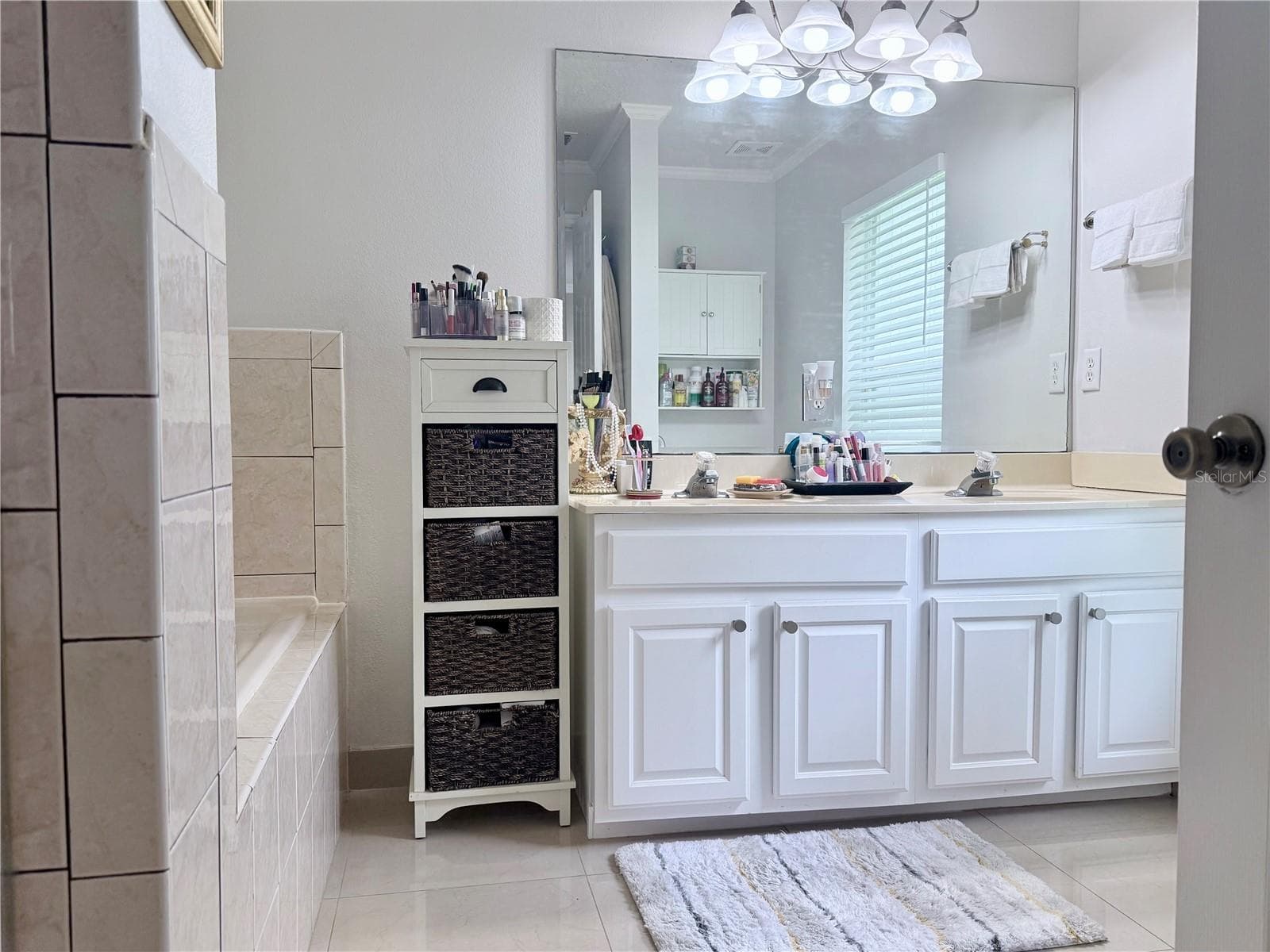Primary Bathroom with separate shower and tube - 142 BRIGHTVIEW DR, LAKE MARY