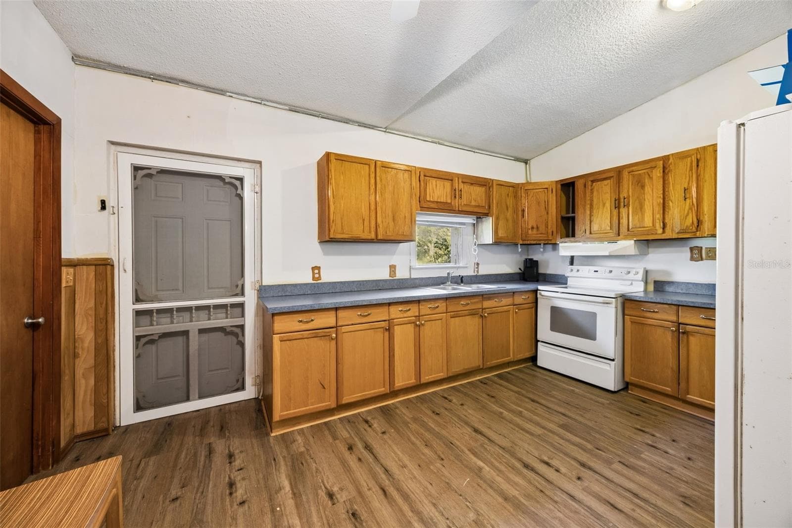 Kitchen - 101 SESAME ST, PALATKA