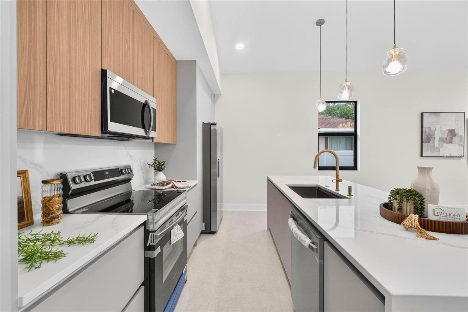 Designer Kitchen - 2227 32ND AVE N, ST PETERSBURG
