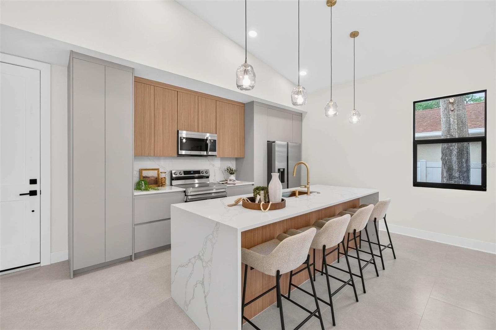 Designer Kitchen - 2227 32ND AVE N, ST PETERSBURG