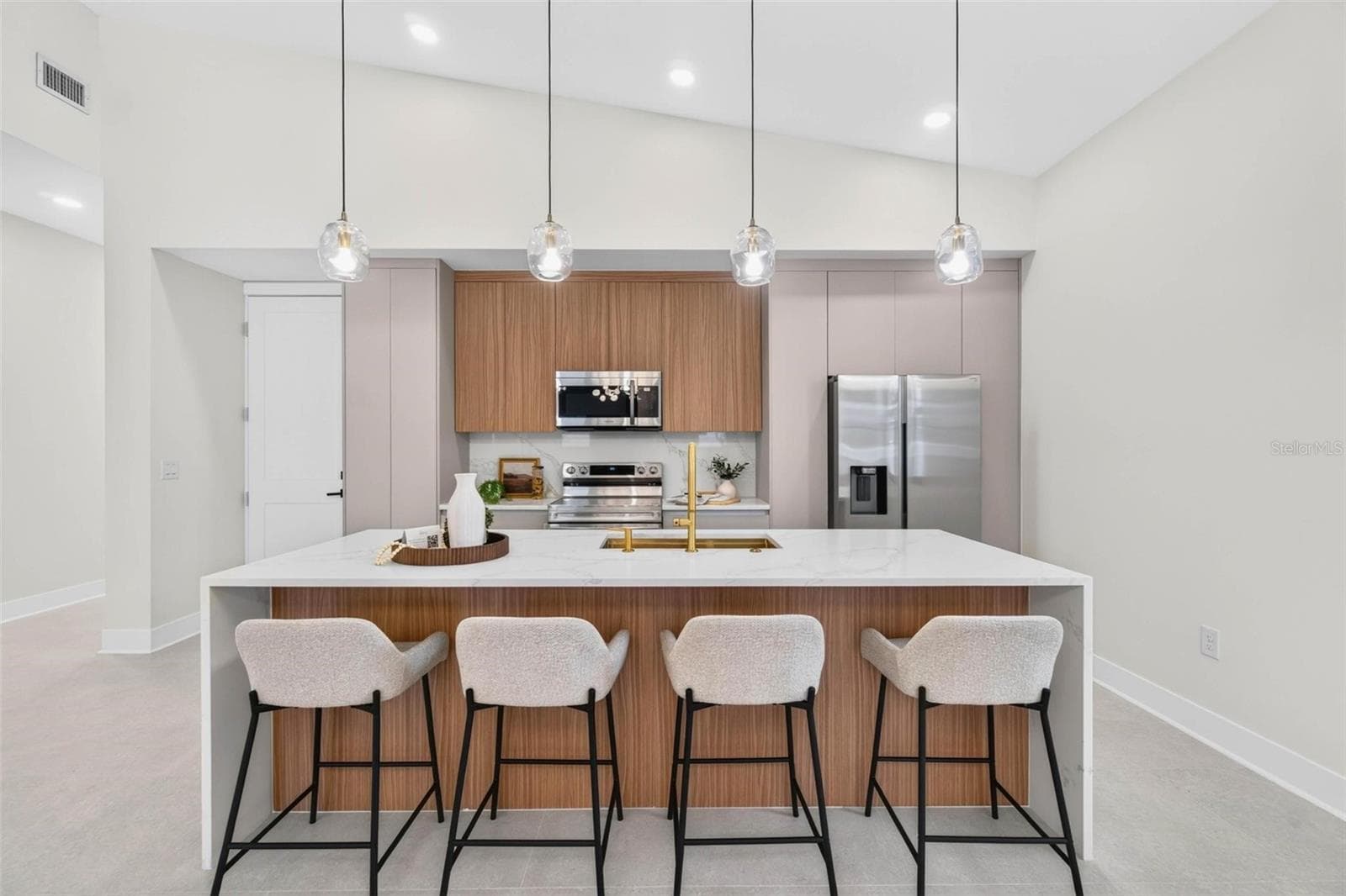 Designer Kitchen - 2227 32ND AVE N, ST PETERSBURG