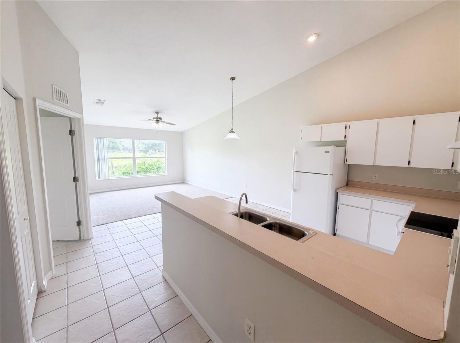Townhouse at 37209 GRASSY HILL LN, DADE CITY, photo 7 of 26