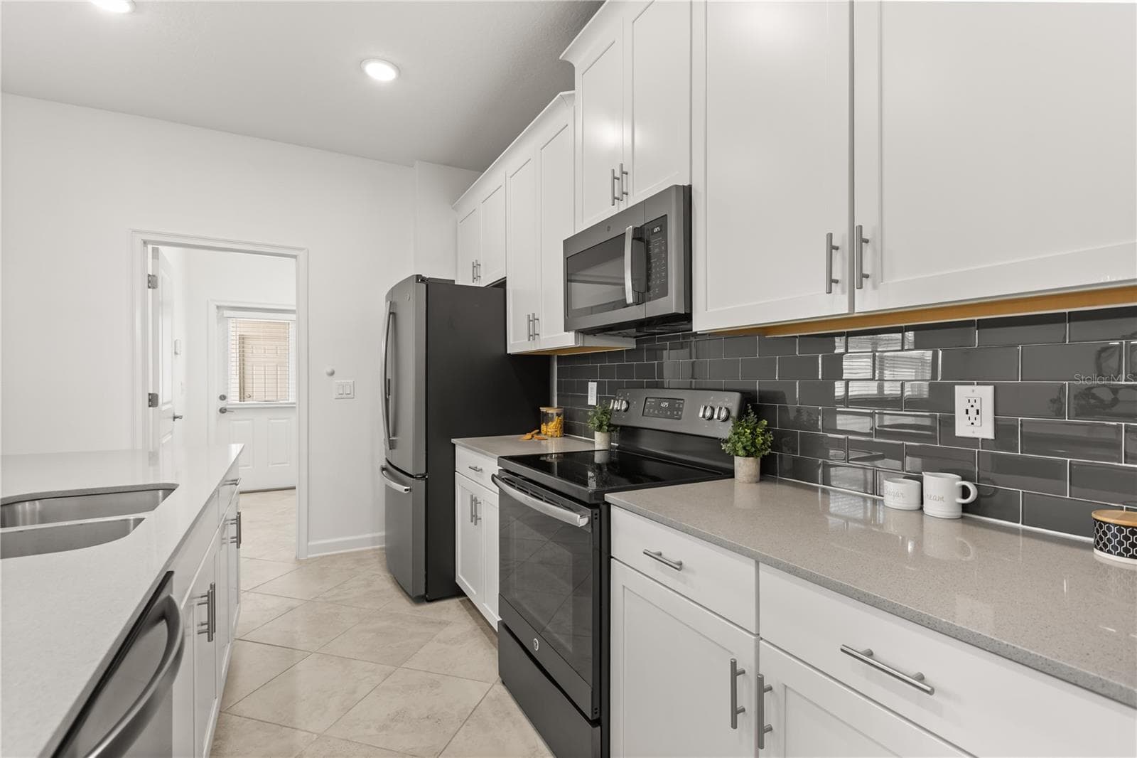 Townhouse at 11574 COMIC ALY, ORLANDO, photo 12 of 47