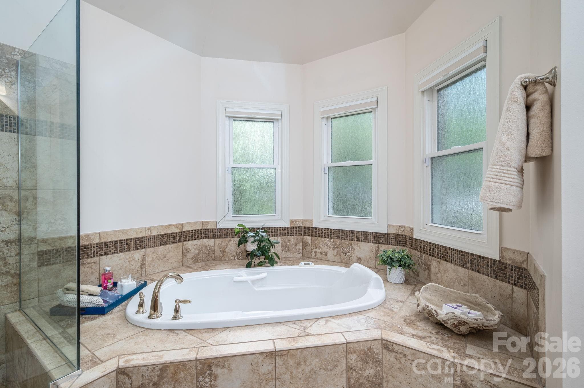 Ensuite Bathroom - 5023 Samuel Pinckney Drive, Belmont