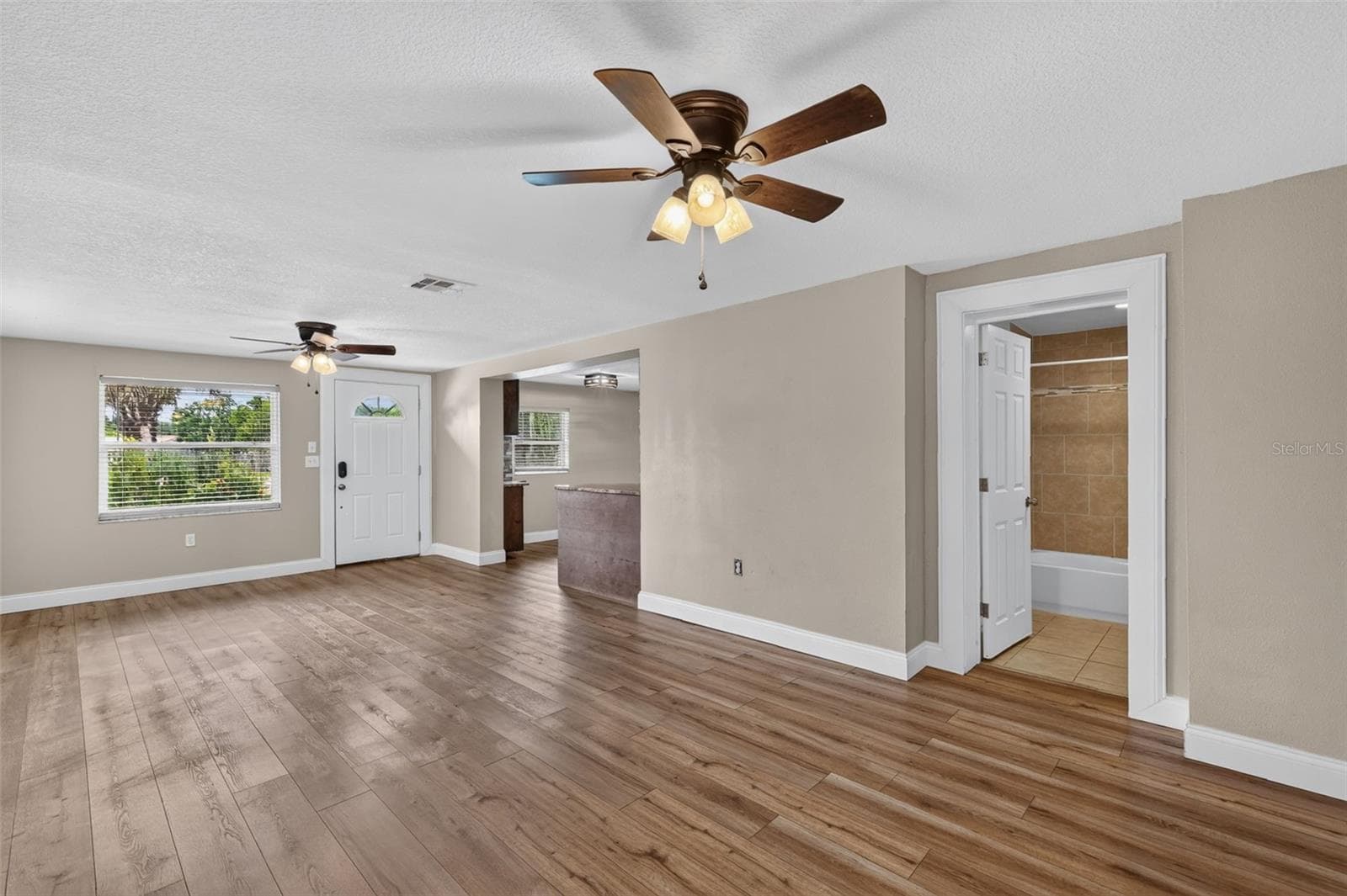 Single Family Residence at 1111 DORA AVE, TAVARES, photo 6 of 34