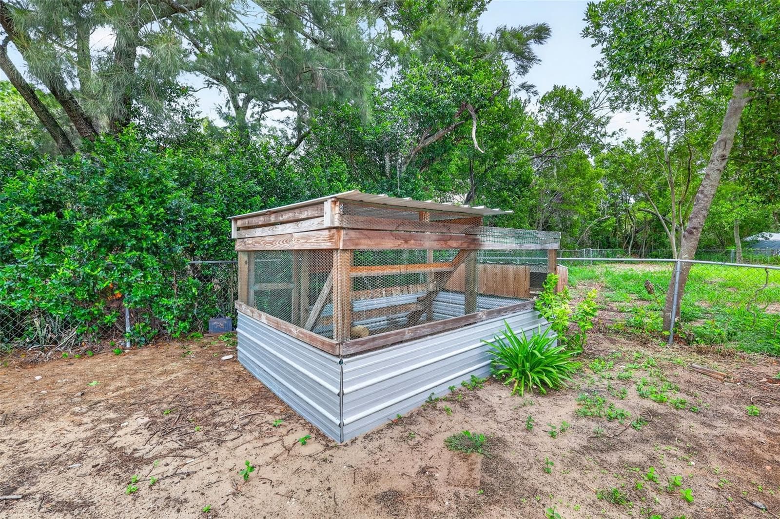 Single Family Residence at 1111 DORA AVE, TAVARES, photo 27 of 34
