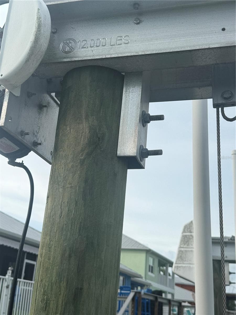 12,000LB LIFT - 6412 KEY ISLAND AVE, APOLLO BEACH