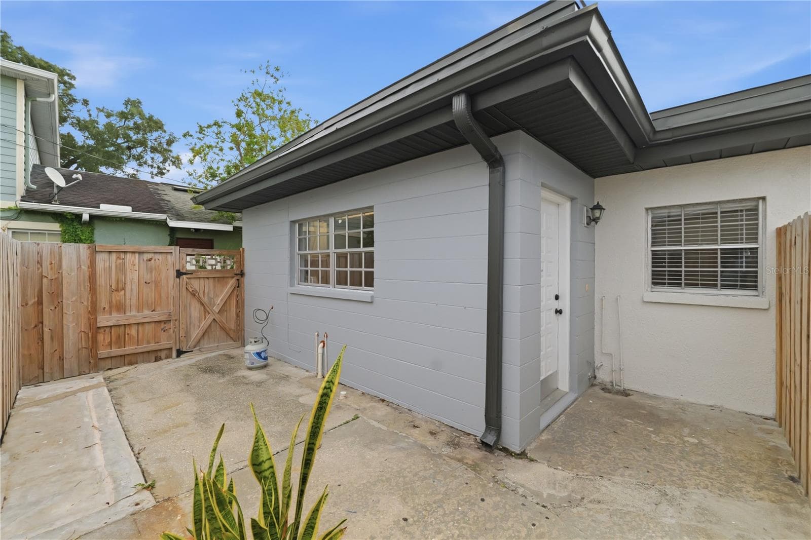 Single Family Residence at 2607 W CREST AVE, TAMPA, photo 31 of 48