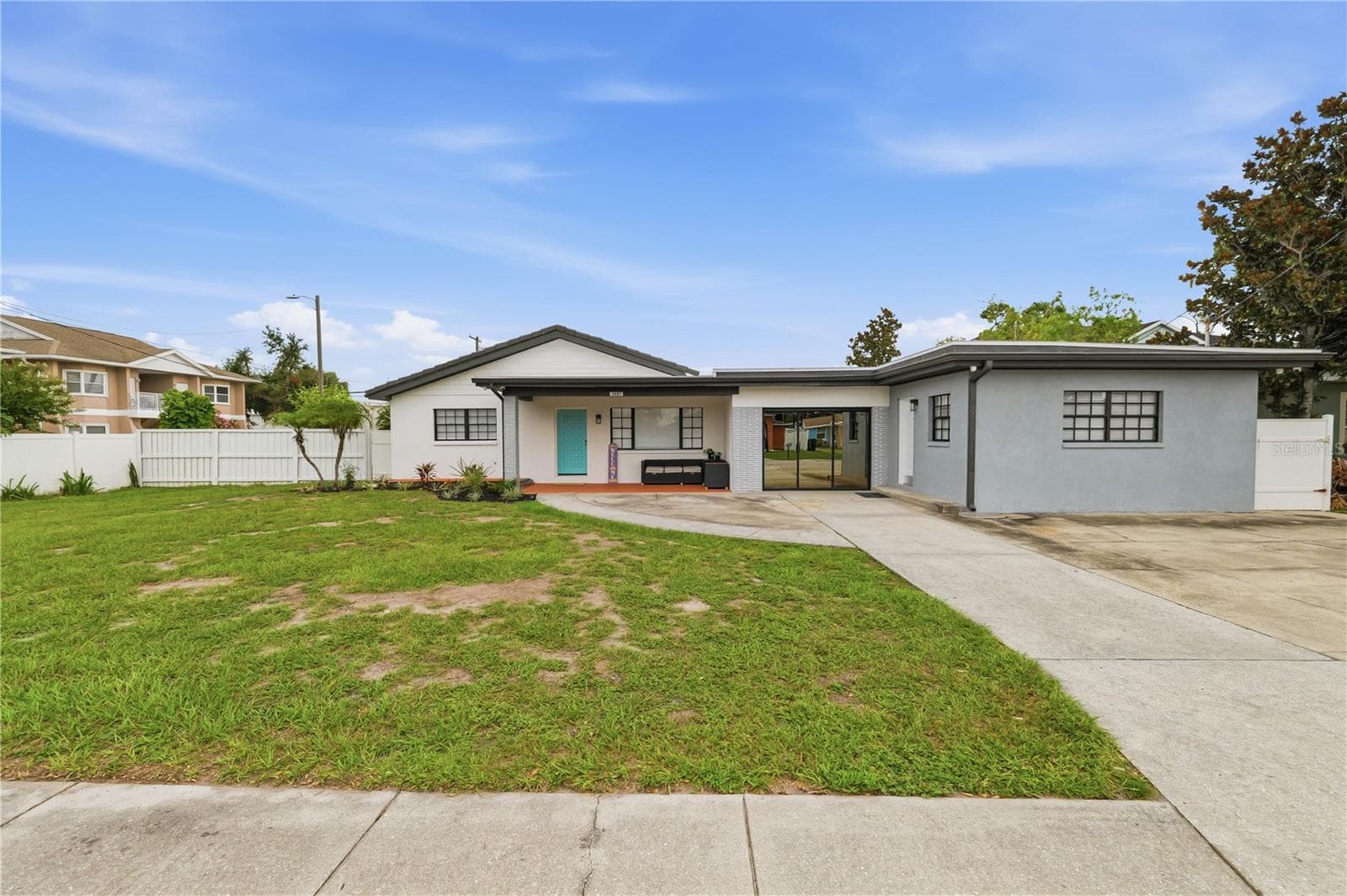 Single Family Residence at 2607 W CREST AVE, TAMPA, photo 43 of 48