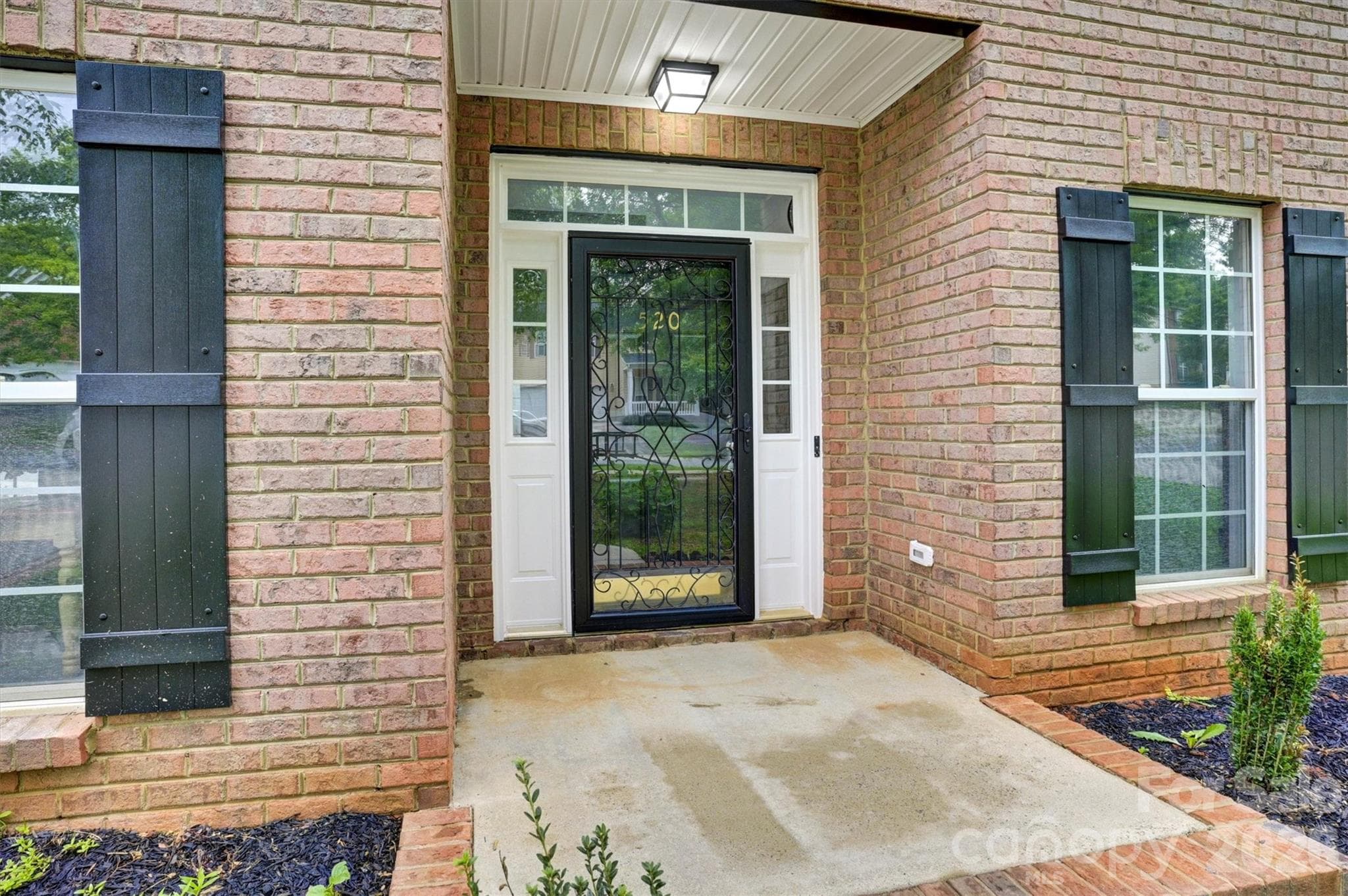 Single Family Residence at 520 Grantham Lane, Charlotte, photo 2 of 51