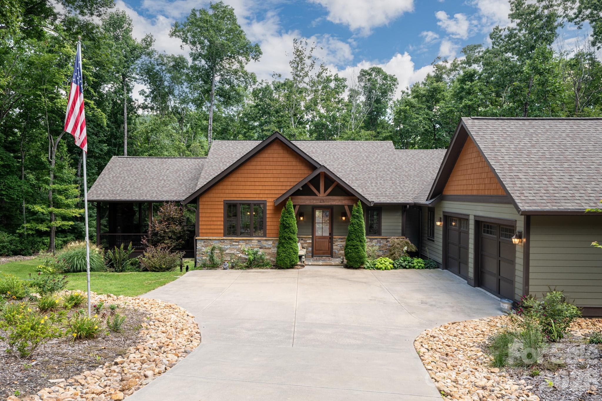 Single Family Residence at 403 Thunder Mountain Road, Hendersonville, photo 2 of 48