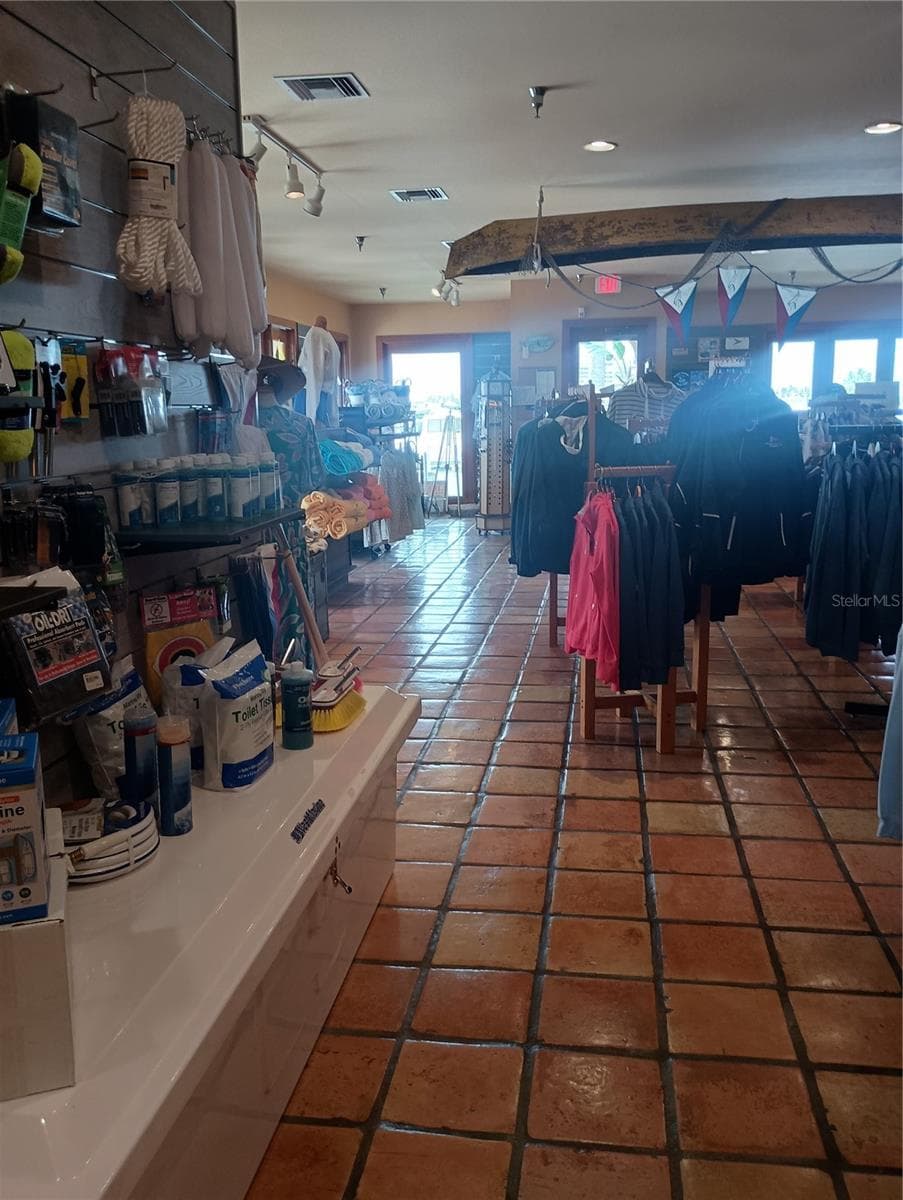 Marina Shop - 2600 HARBOURSIDE DR #P-05, LONGBOAT KEY