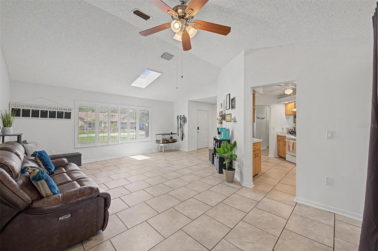 Single Family Residence at 2028 NOBLETON AVE, SPRING HILL, photo 6 of 44