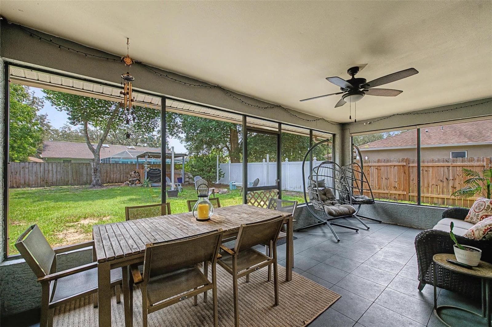 Spacious Screened Lanai - 2028 NOBLETON AVE, SPRING HILL