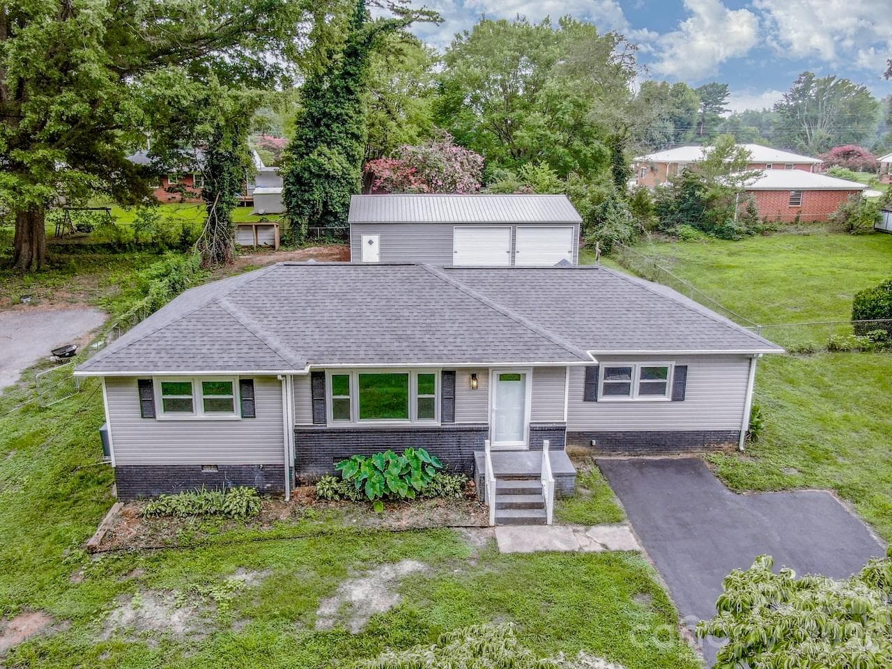 1317 Meadowbrook Circle