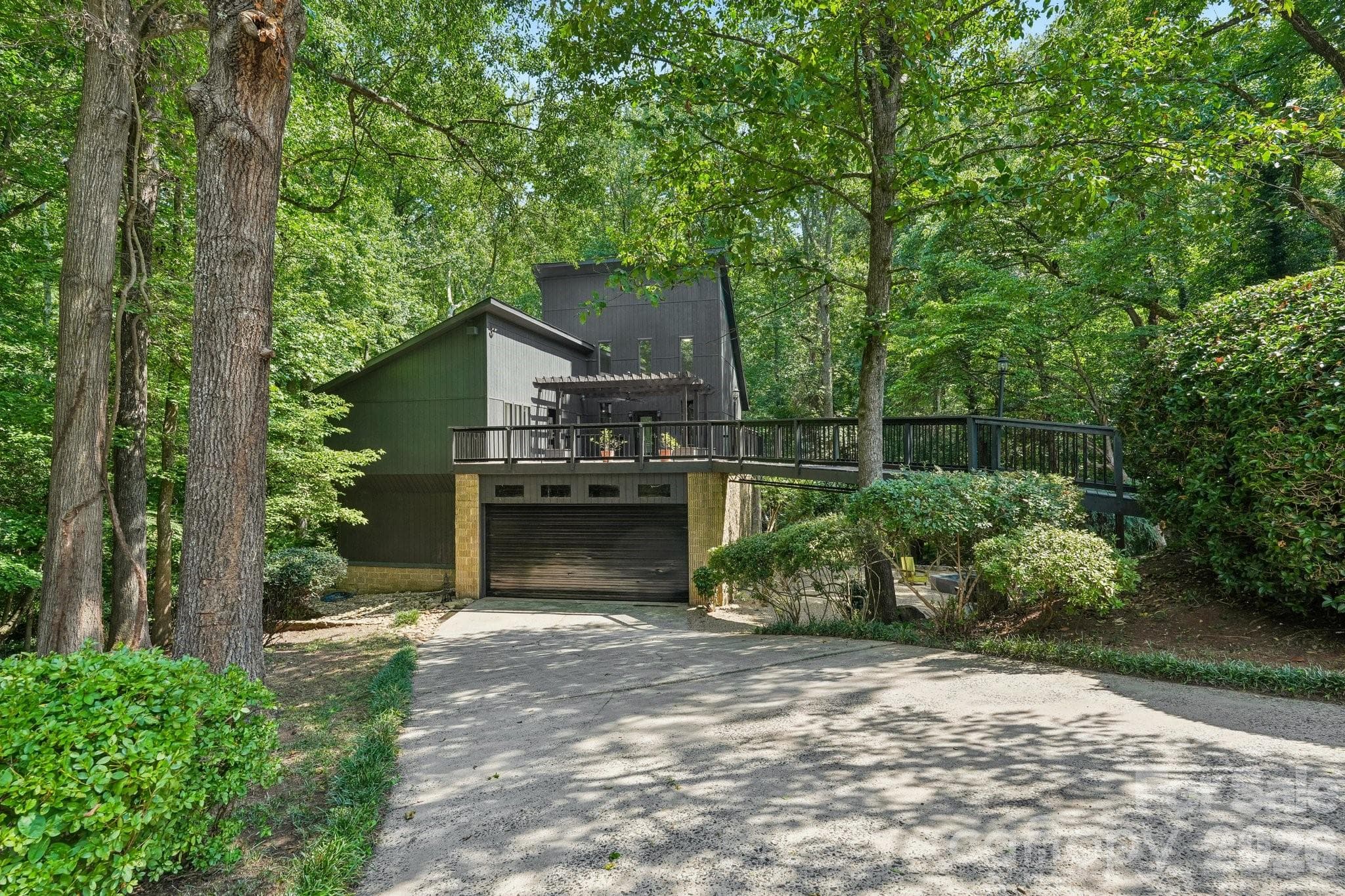 407 Robinwood Drive