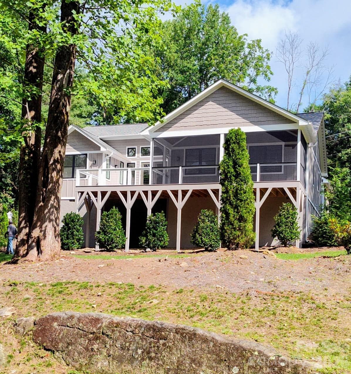654 Hollybrook Drive