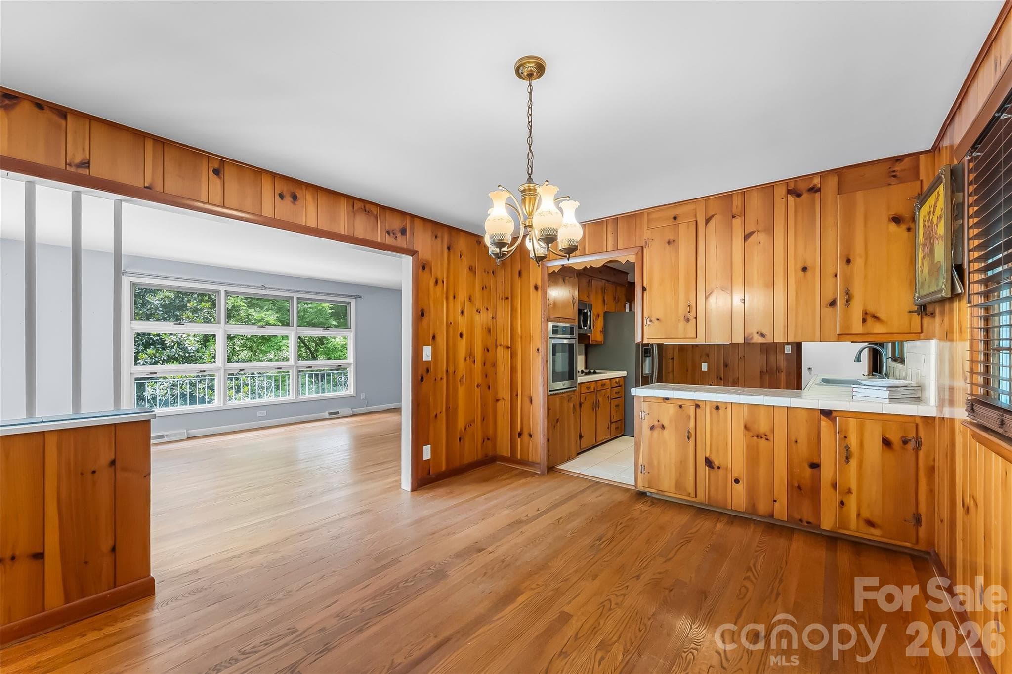 Single Family Residence at 98 Limberlost Drive, Hendersonville, photo 4 of 17