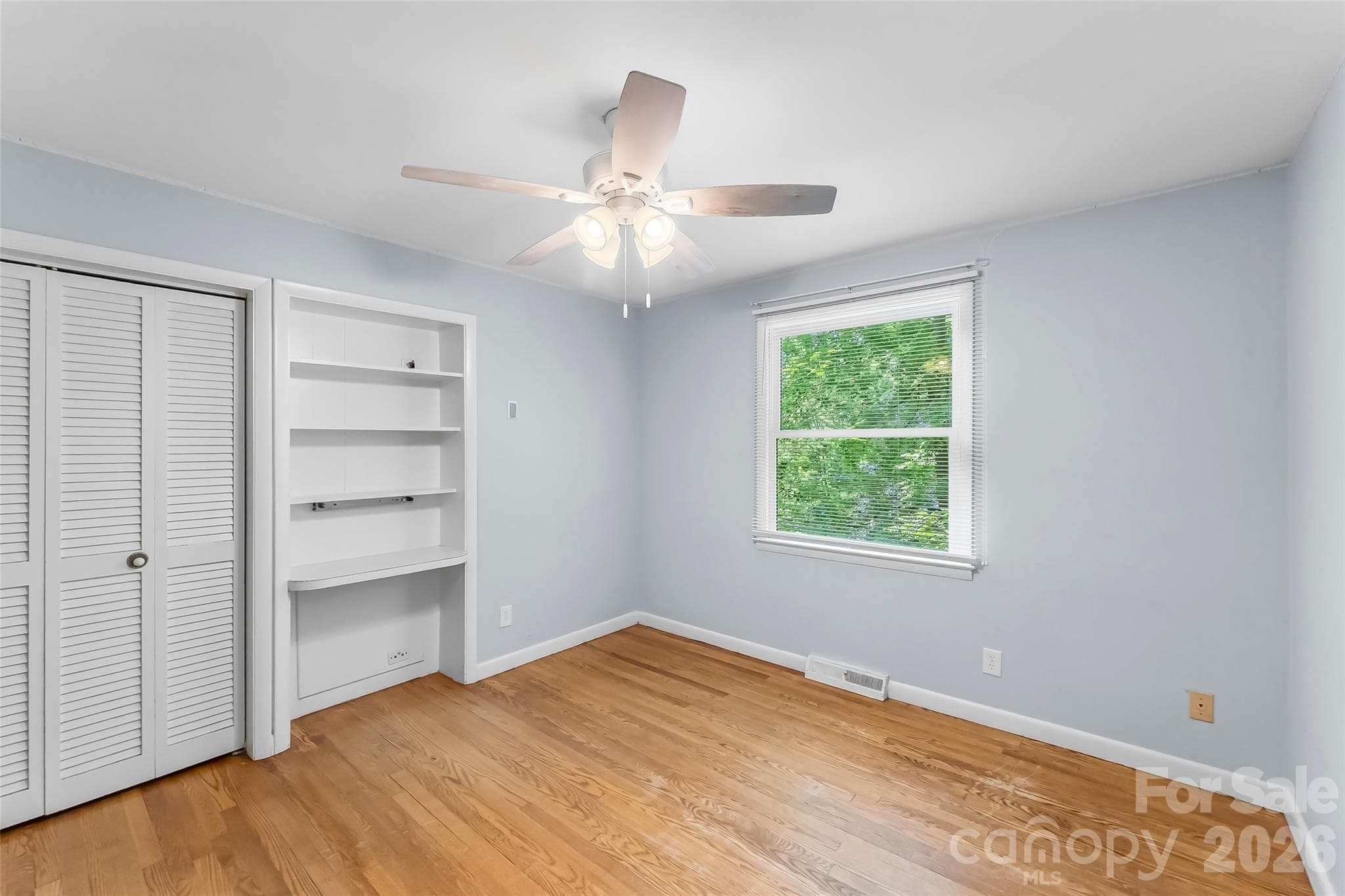 Single Family Residence at 98 Limberlost Drive, Hendersonville, photo 7 of 17