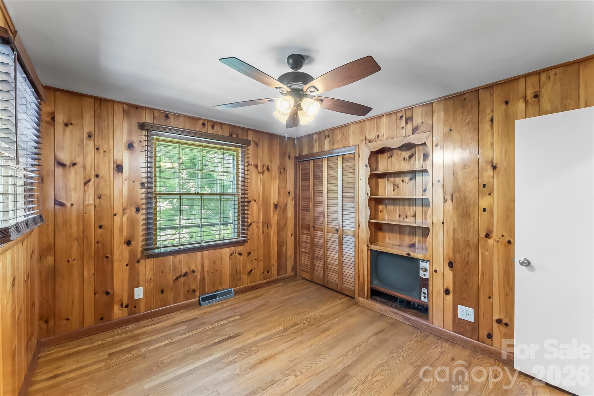 Single Family Residence at 98 Limberlost Drive, Hendersonville, photo 11 of 17