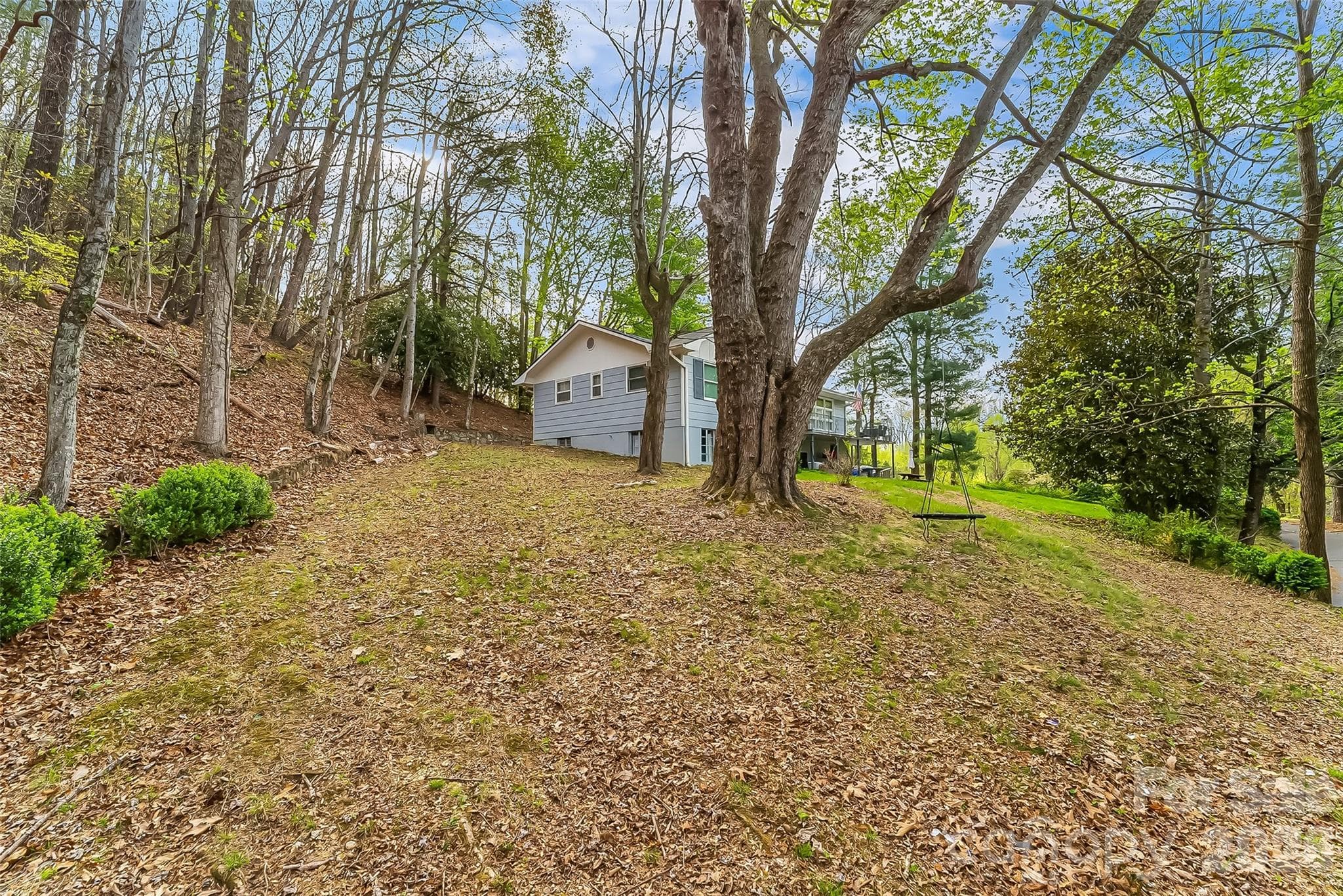Single Family Residence at 98 Limberlost Drive, Hendersonville, photo 14 of 17