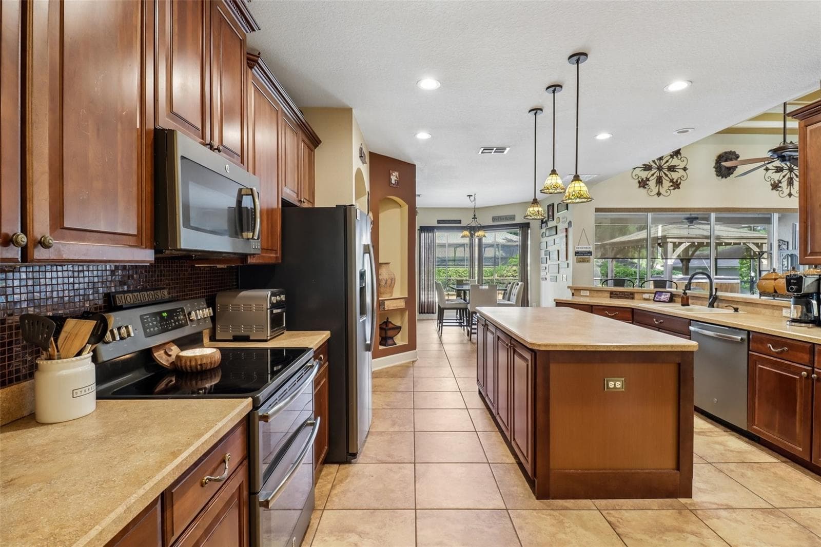 Upgraded Kichen. - 2947 CEDAR CREST DR, APOPKA