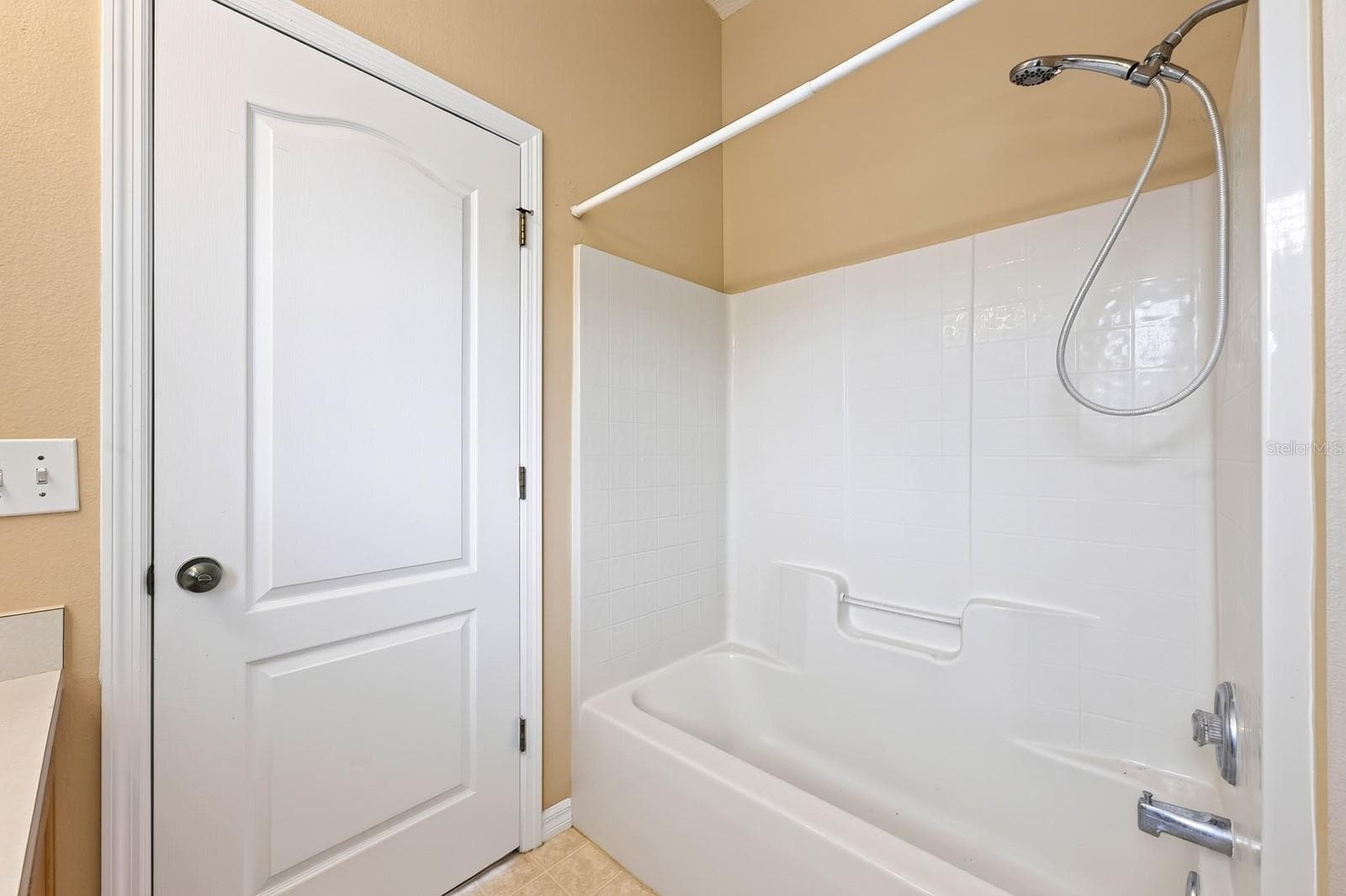 Primary en-suite bath. - 102 WILTON CIR, SANFORD