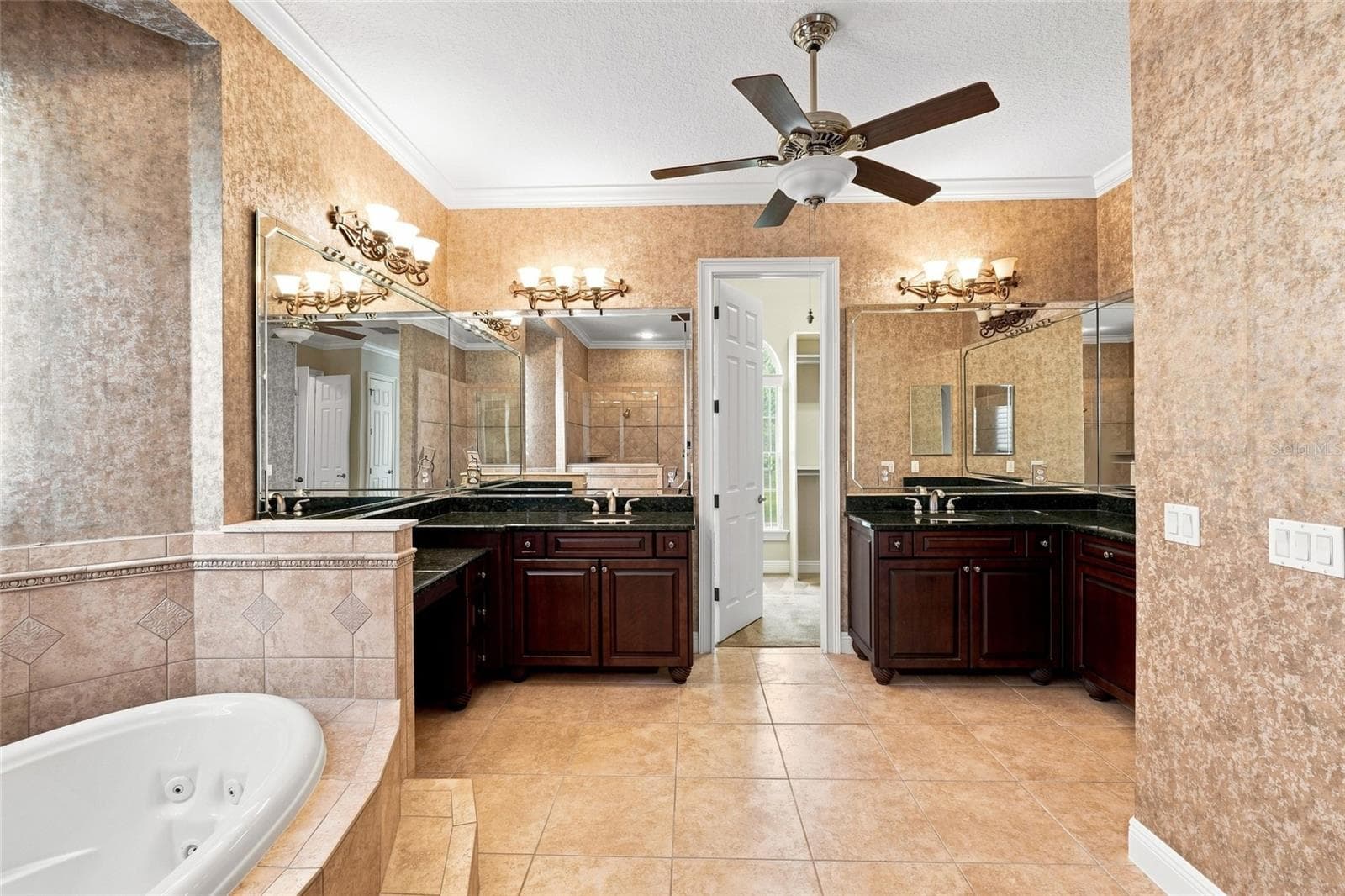 double vanity and walk-in closet - 17535 COBBLESTONE LN, CLERMONT