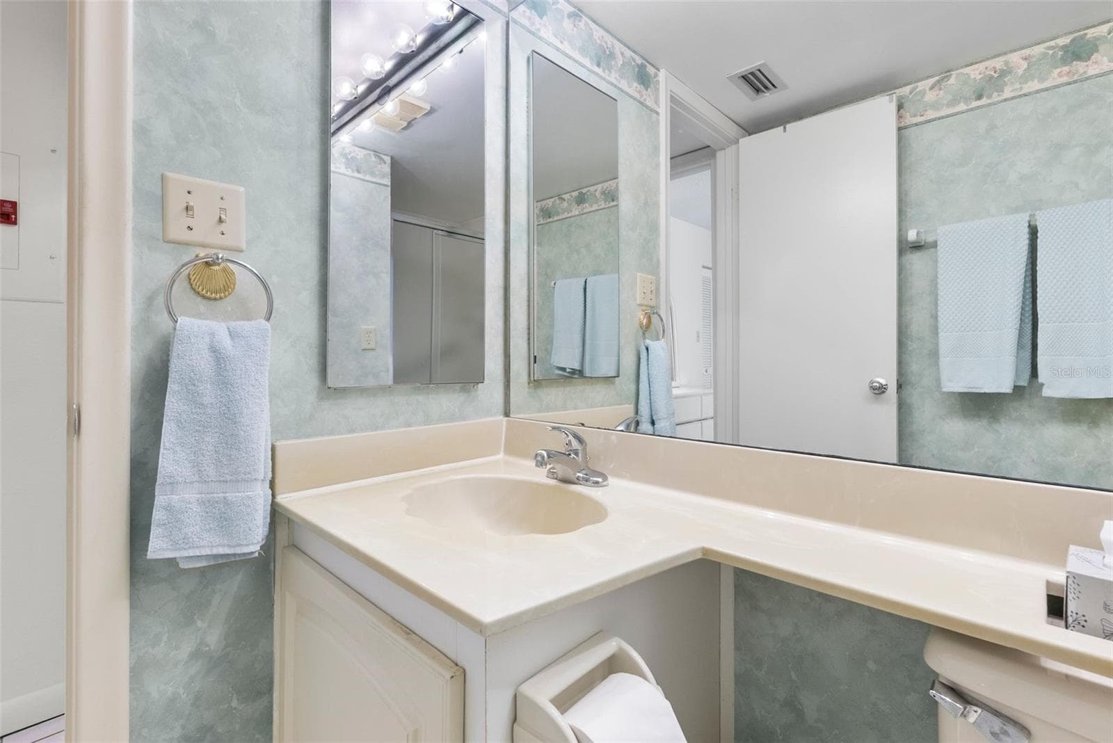 Condominium at 5155 ISLA KEY BLVD S #304, ST PETERSBURG, photo 14 of 25