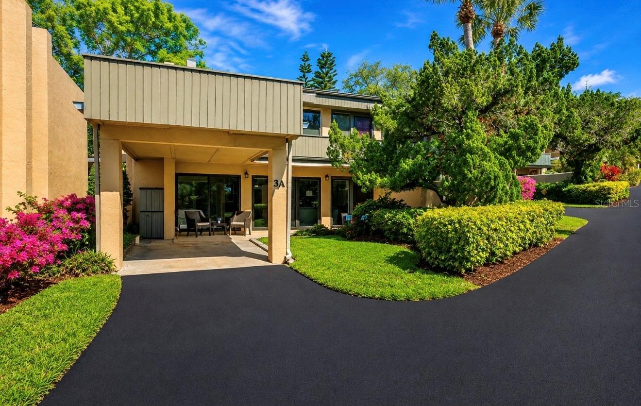 Condominium at 601 W OLD US HIGHWAY 441 #3A, MOUNT DORA, photo 2 of 33