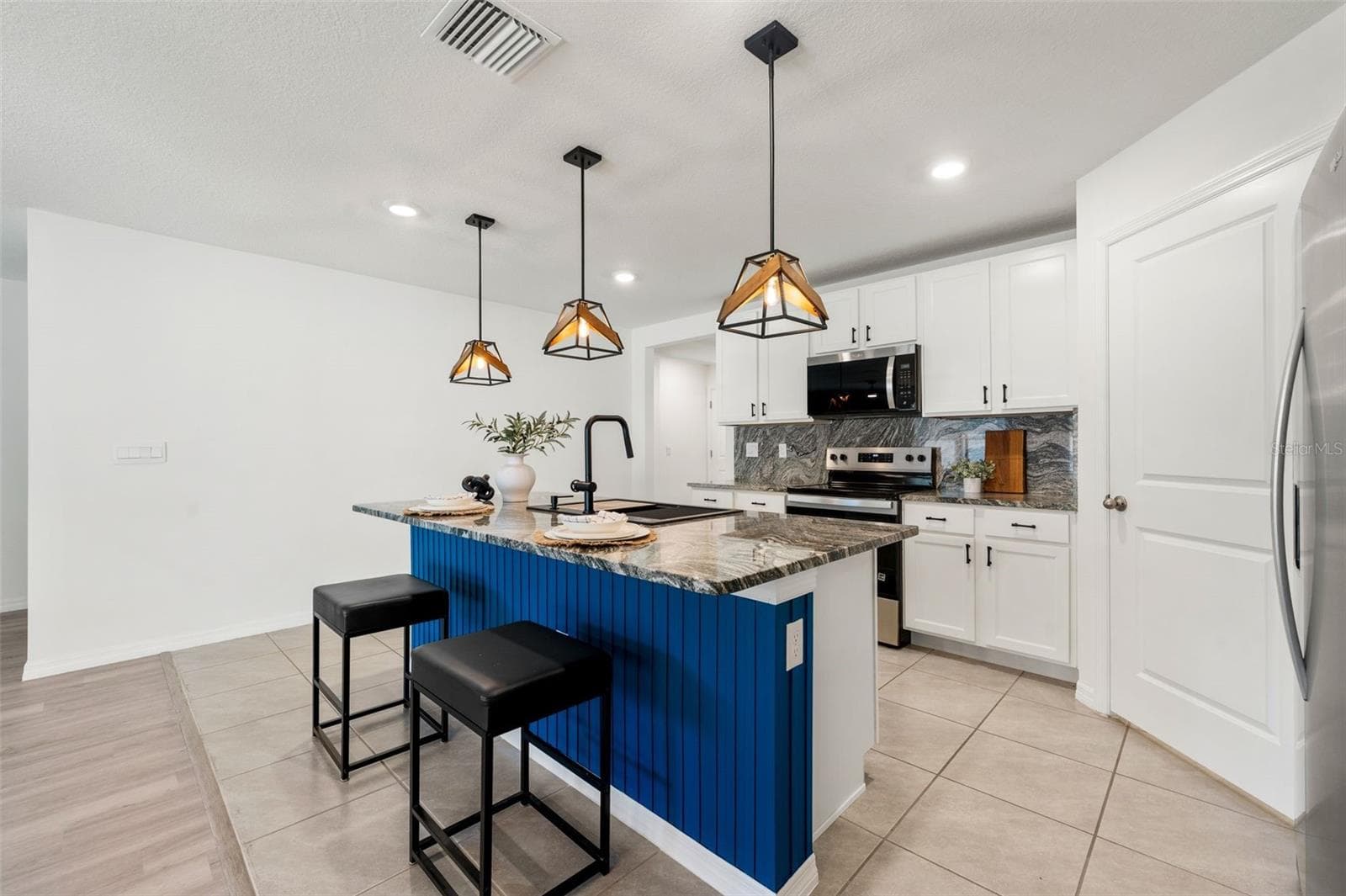 Single Family Residence at 24596 NW 23RD LN, NEWBERRY, photo 9 of 46