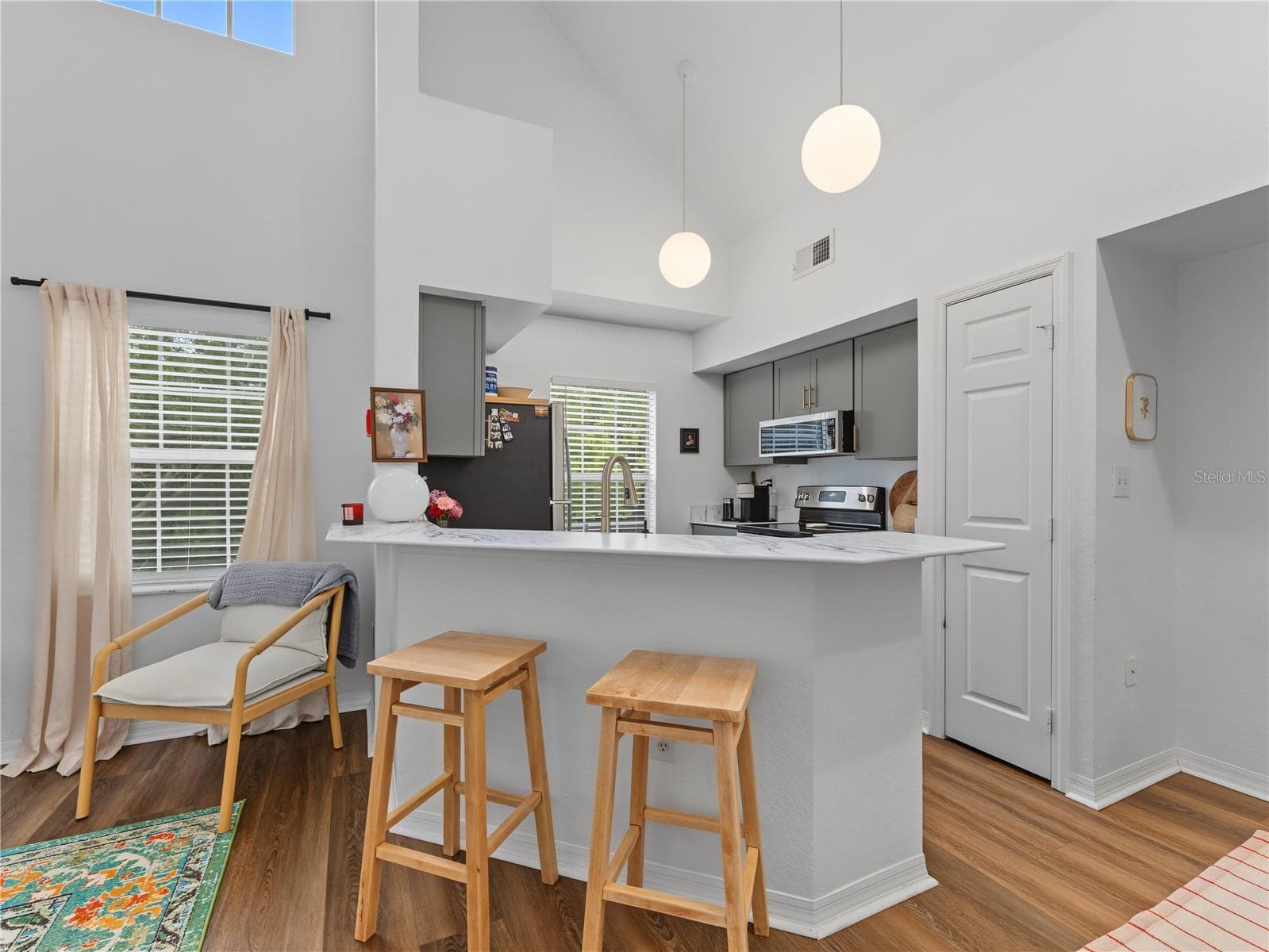 Condominium at 9186 LAKE CHASE ISLAND WAY, TAMPA, photo 4 of 25