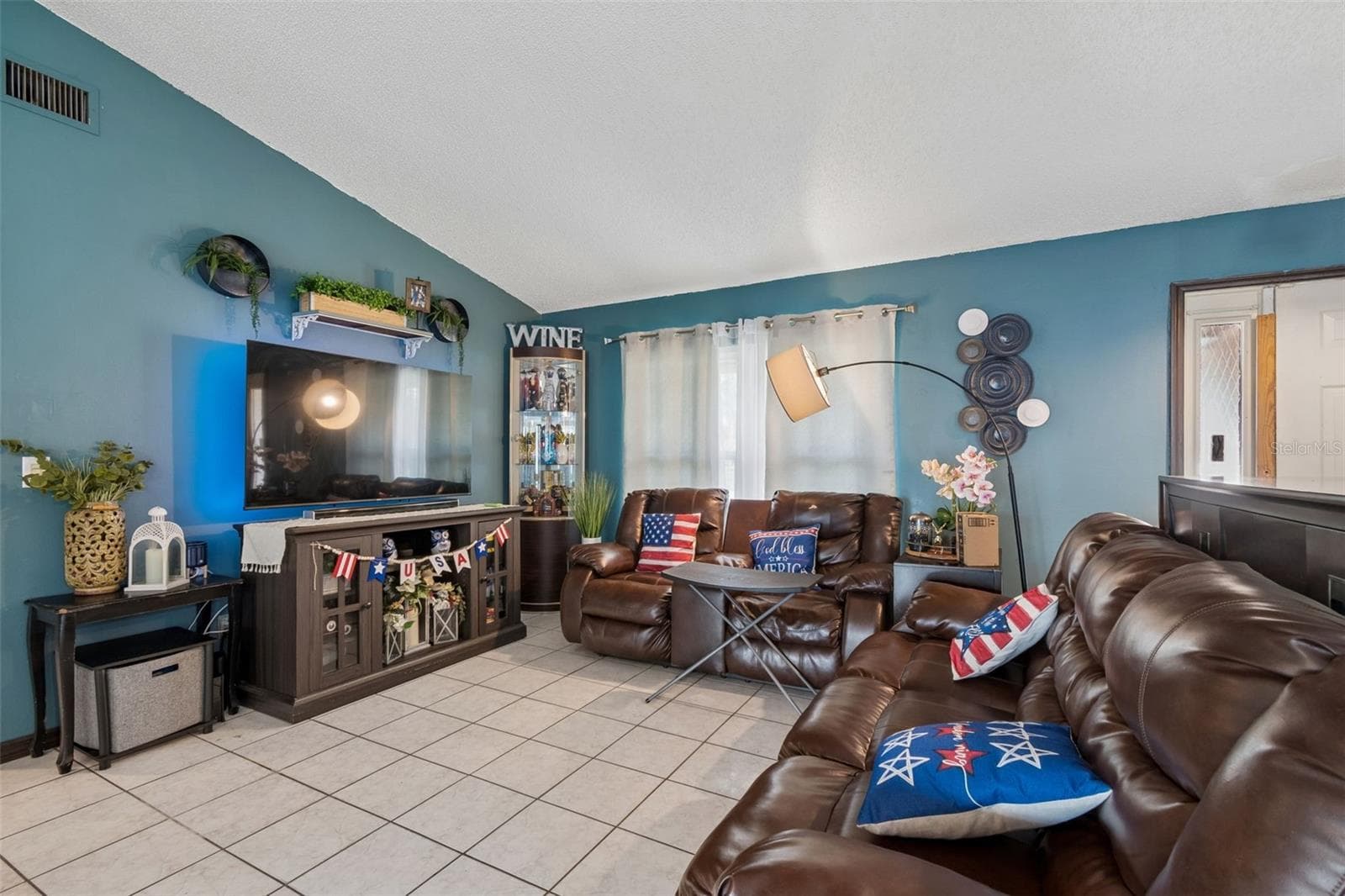 Single Family Residence at 10326 OUT ISLAND DR, TAMPA, photo 6 of 41
