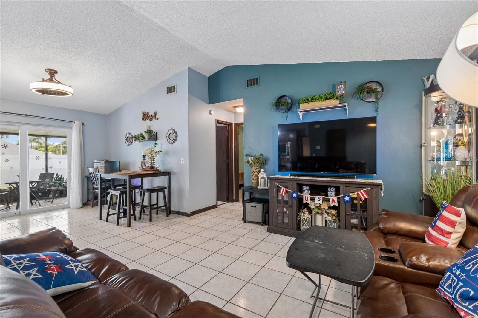 Single Family Residence at 10326 OUT ISLAND DR, TAMPA, photo 11 of 41