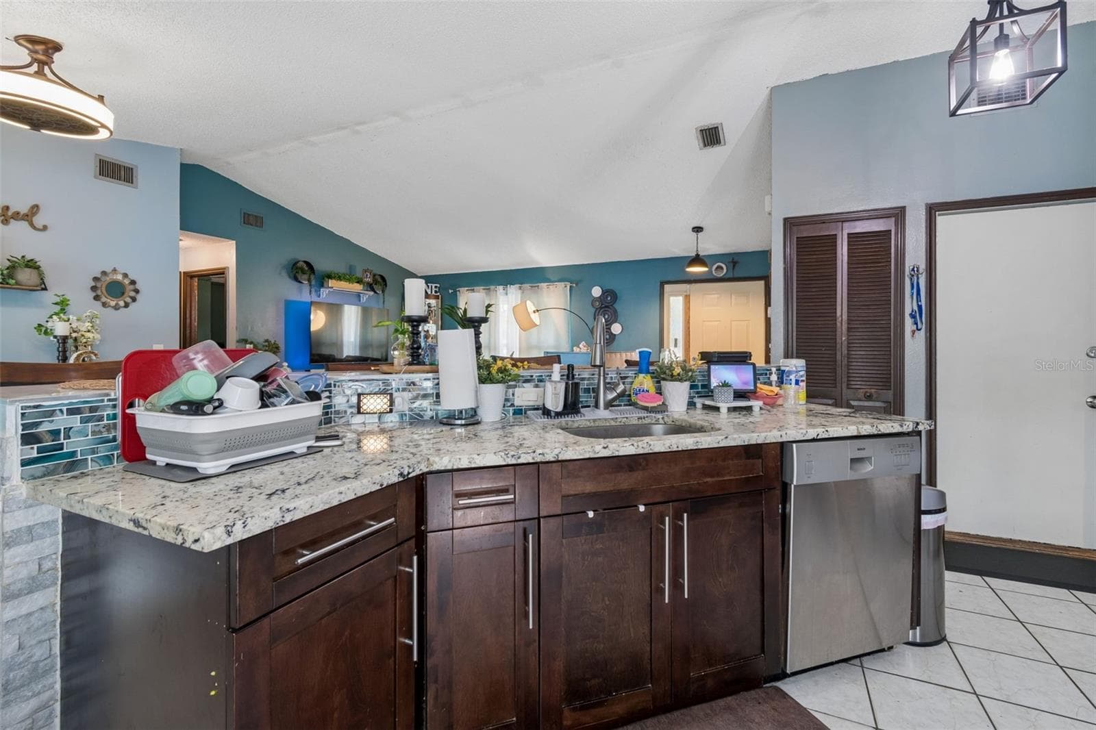 Single Family Residence at 10326 OUT ISLAND DR, TAMPA, photo 14 of 41