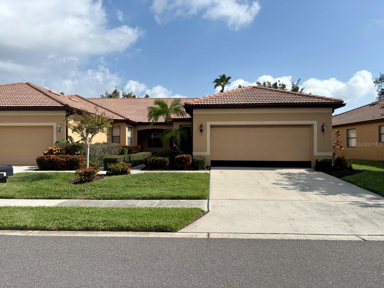 Villa at 229 SHELL FALLS DR, APOLLO BEACH, photo 2 of 19