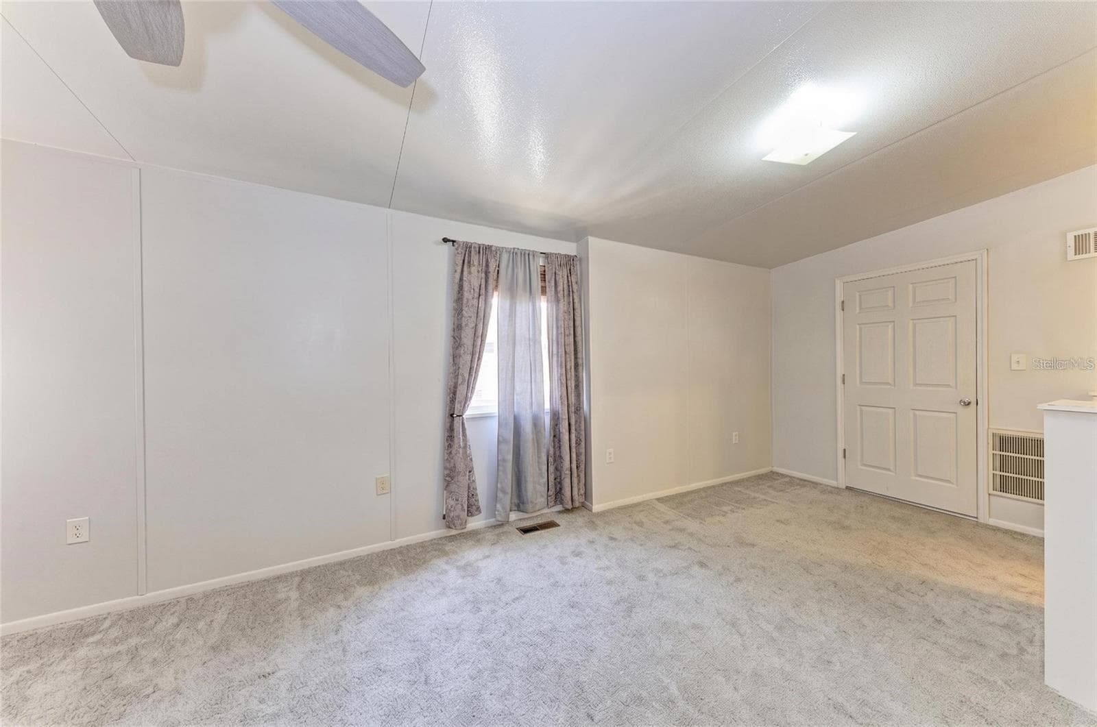 Mobile Home at 6626 TEXAS ST, BRADENTON, photo 9 of 18