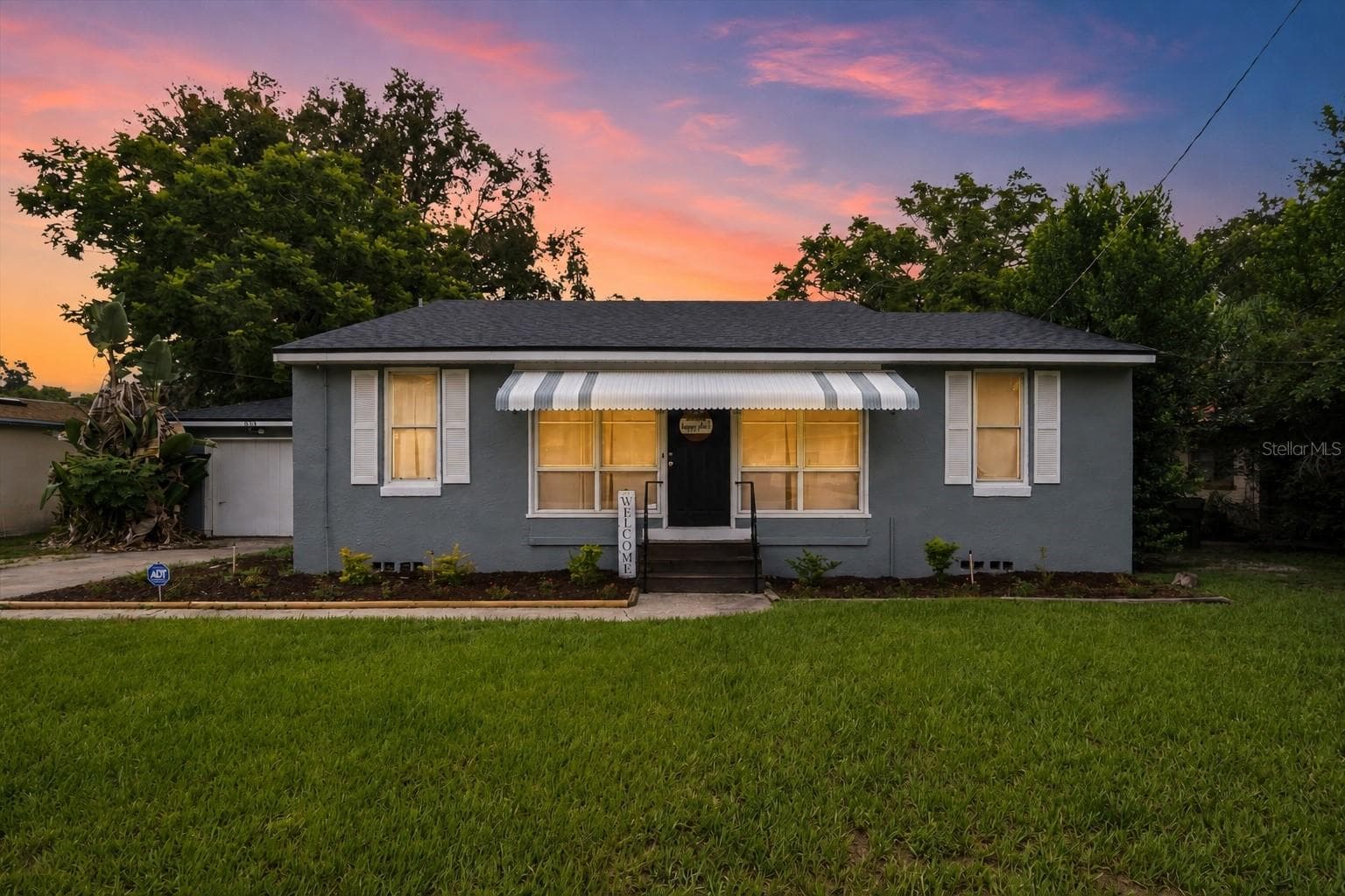 Single Family Residence at 615 AVENUE A NE, WINTER HAVEN, photo 2 of 39