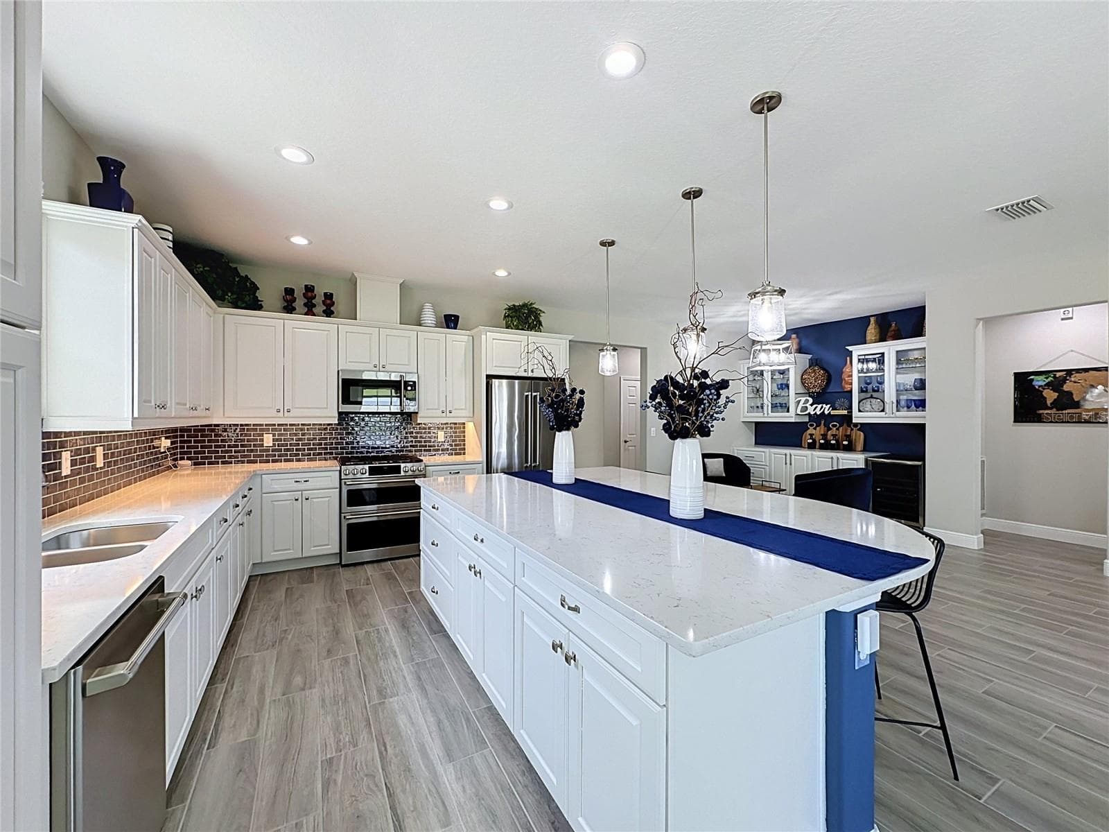 Single Family Residence at 174 SILVER MAPLE RD, GROVELAND, photo 19 of 76