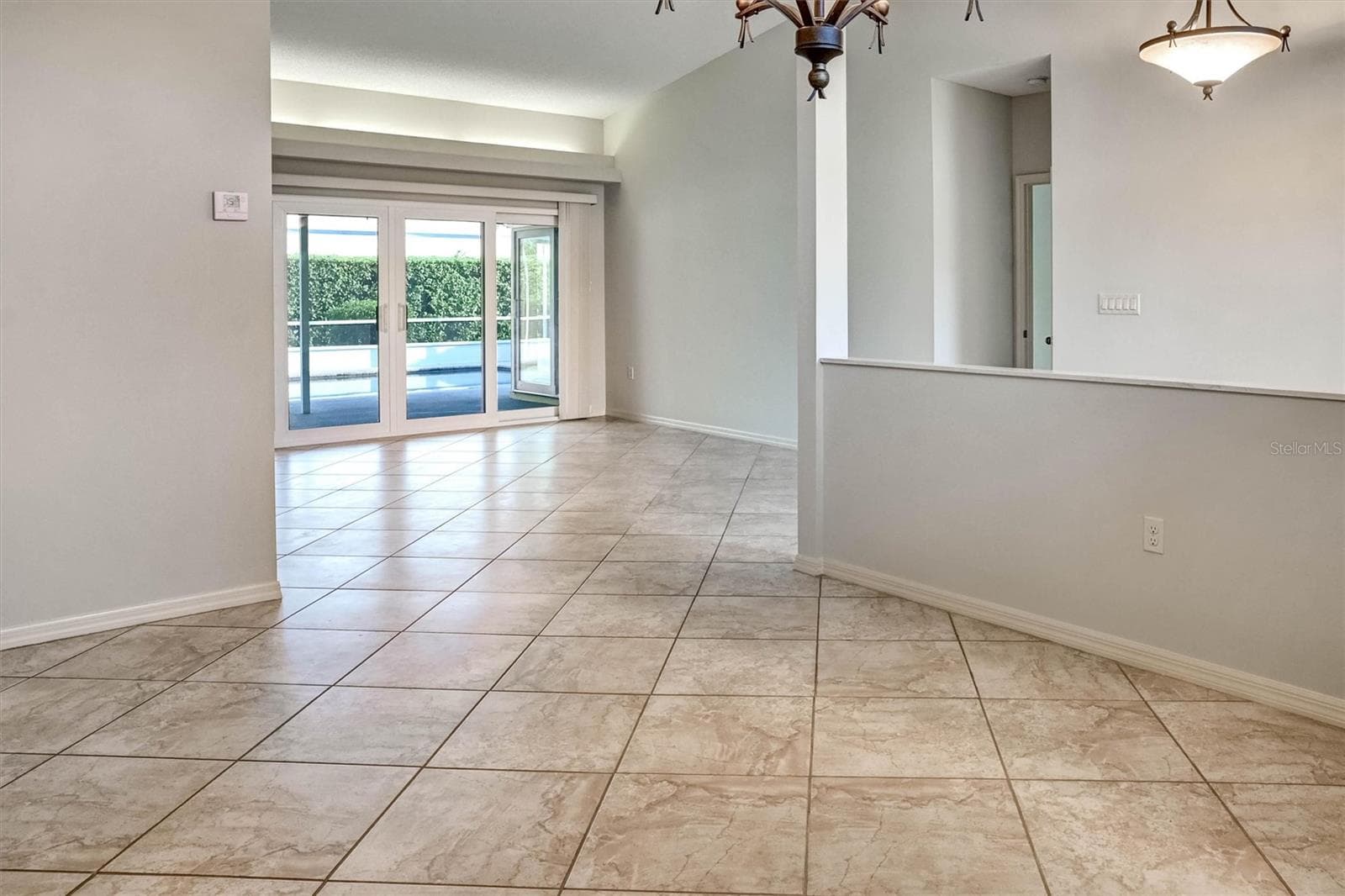 Single Family Residence at 1565 WATERFORD DR, VENICE, photo 10 of 30