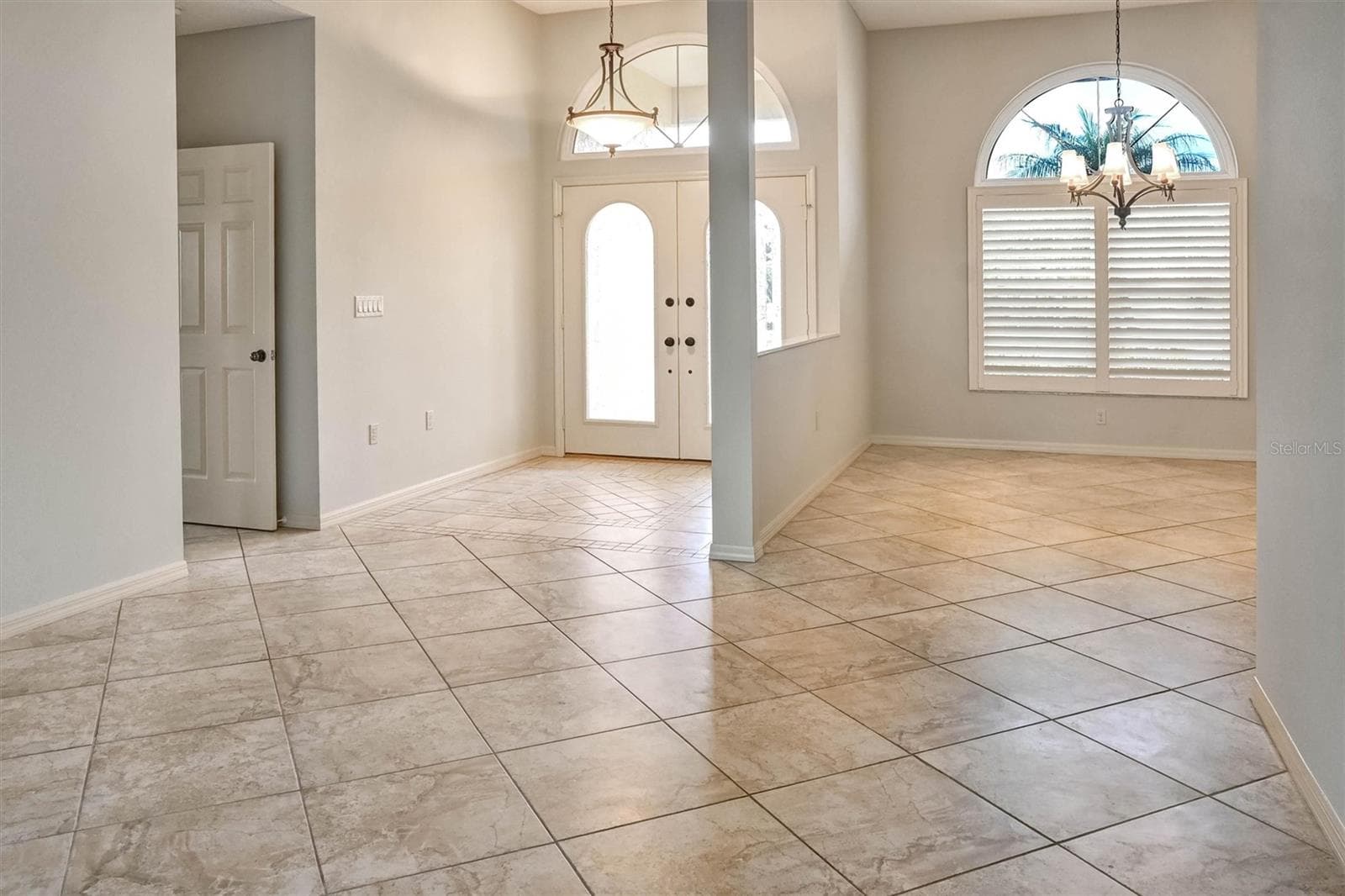 Single Family Residence at 1565 WATERFORD DR, VENICE, photo 11 of 30