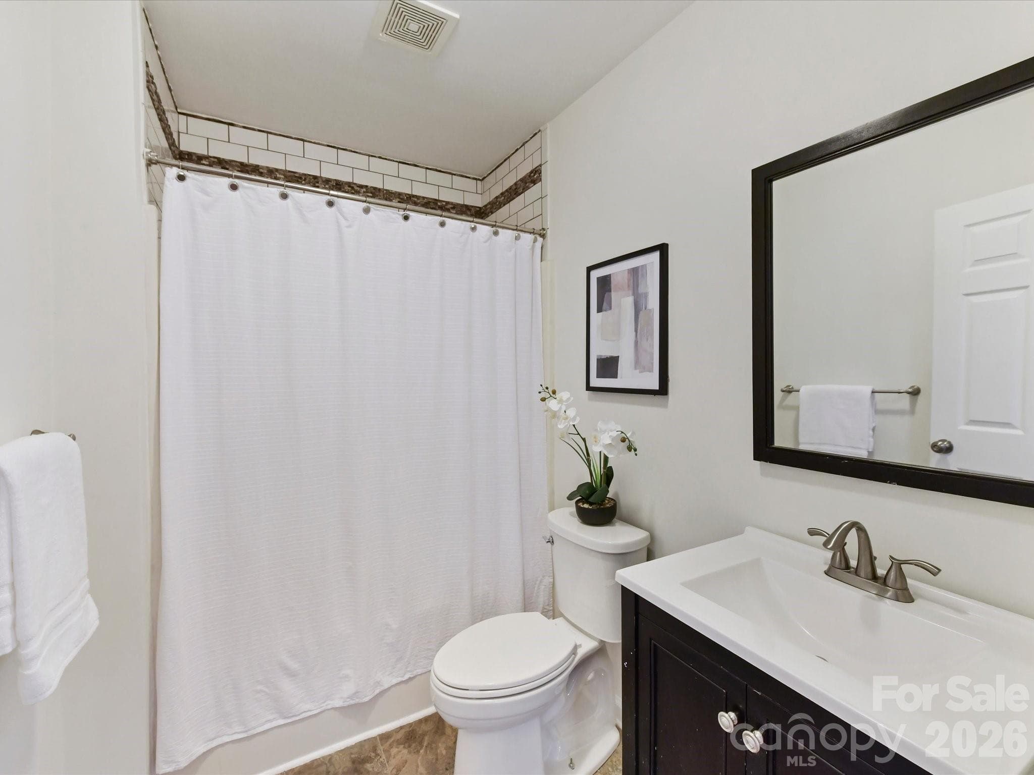 Guest full bath - 2028 Hamorton Place, Charlotte