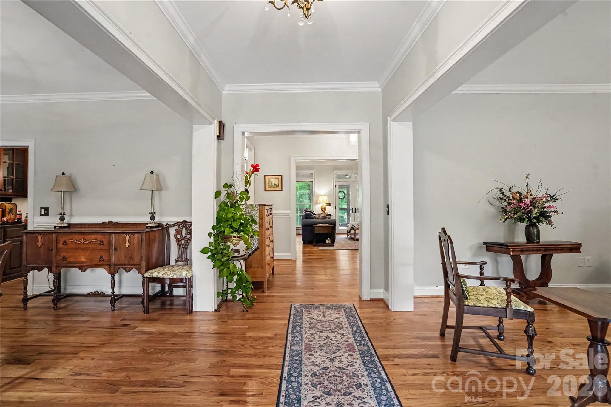 Foyer - 507 Crown Court, Richburg