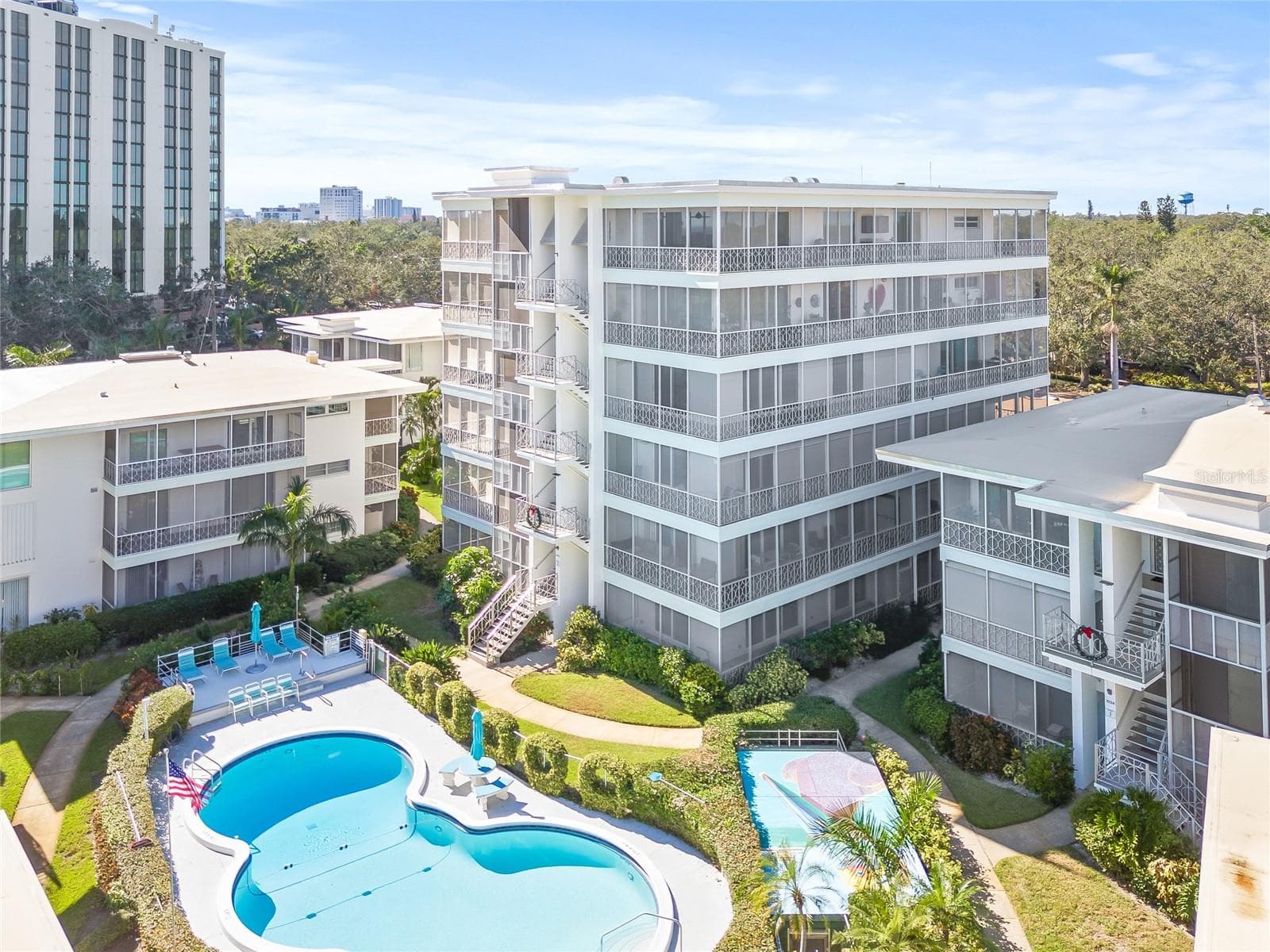 Corner condo on the first floor. Easy access to the community pool right outside of your building. - 1012 N SHORE DR NE #14, ST PETERSBURG