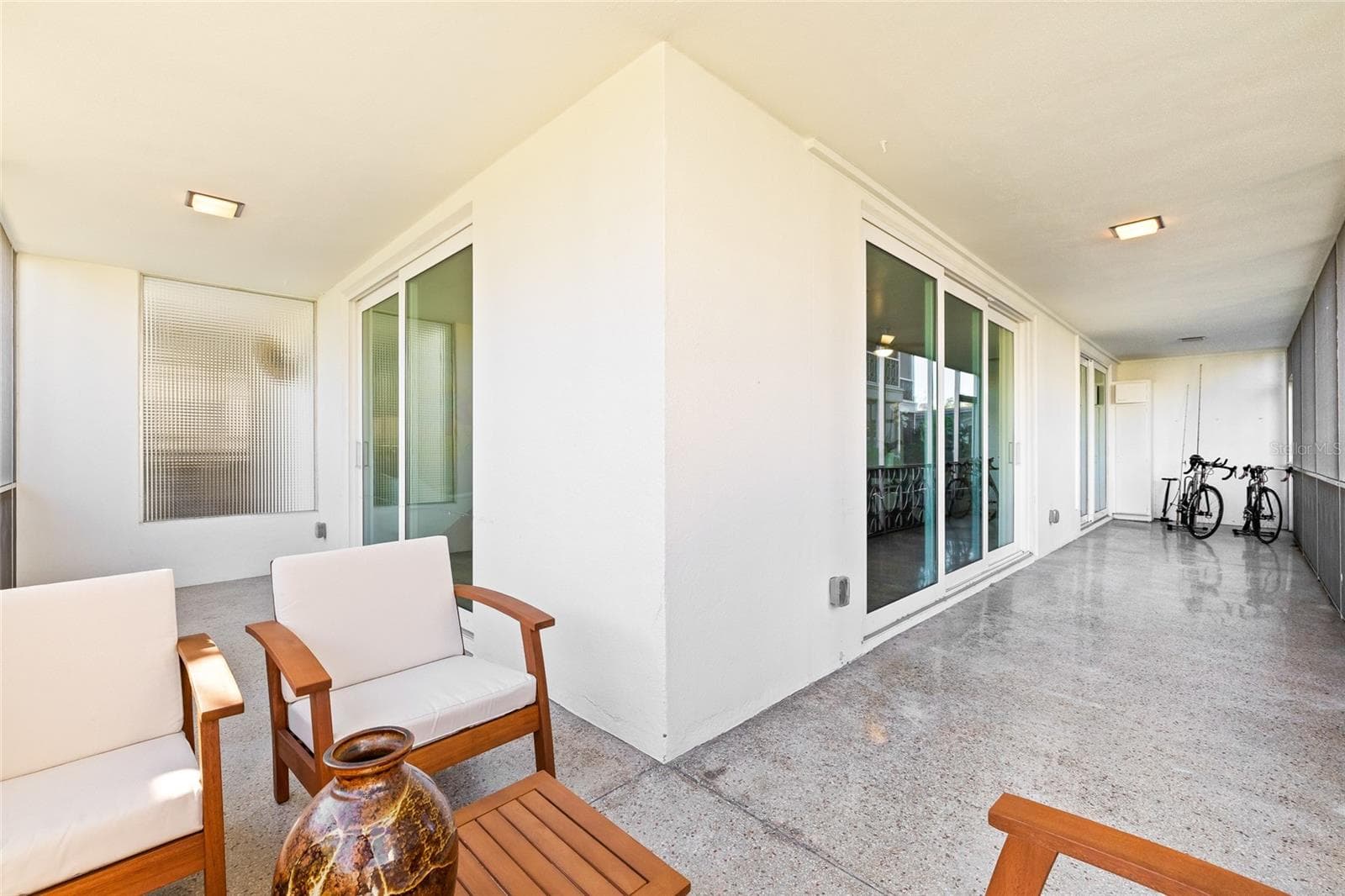 Large wrap-around screened-in patio. - 1012 N SHORE DR NE #14, ST PETERSBURG