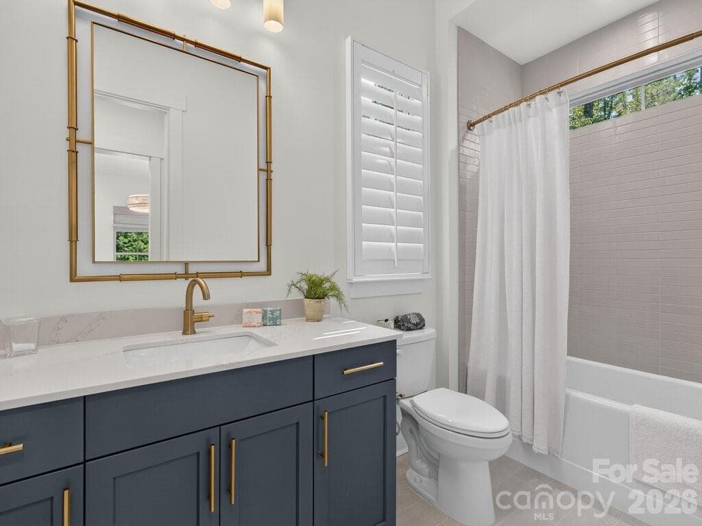 Guest Bath - 3098 Sherman Drive, Lancaster