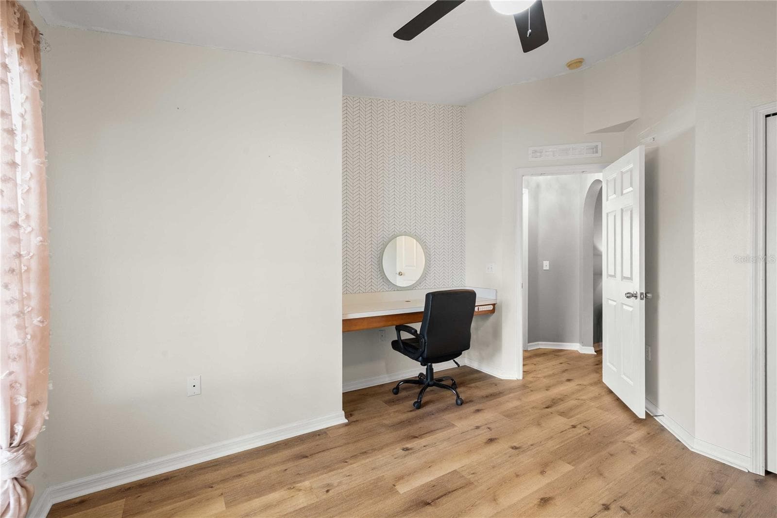 4th Bedroom with built-in vanity - 14423 FINSBURY DR, SPRING HILL