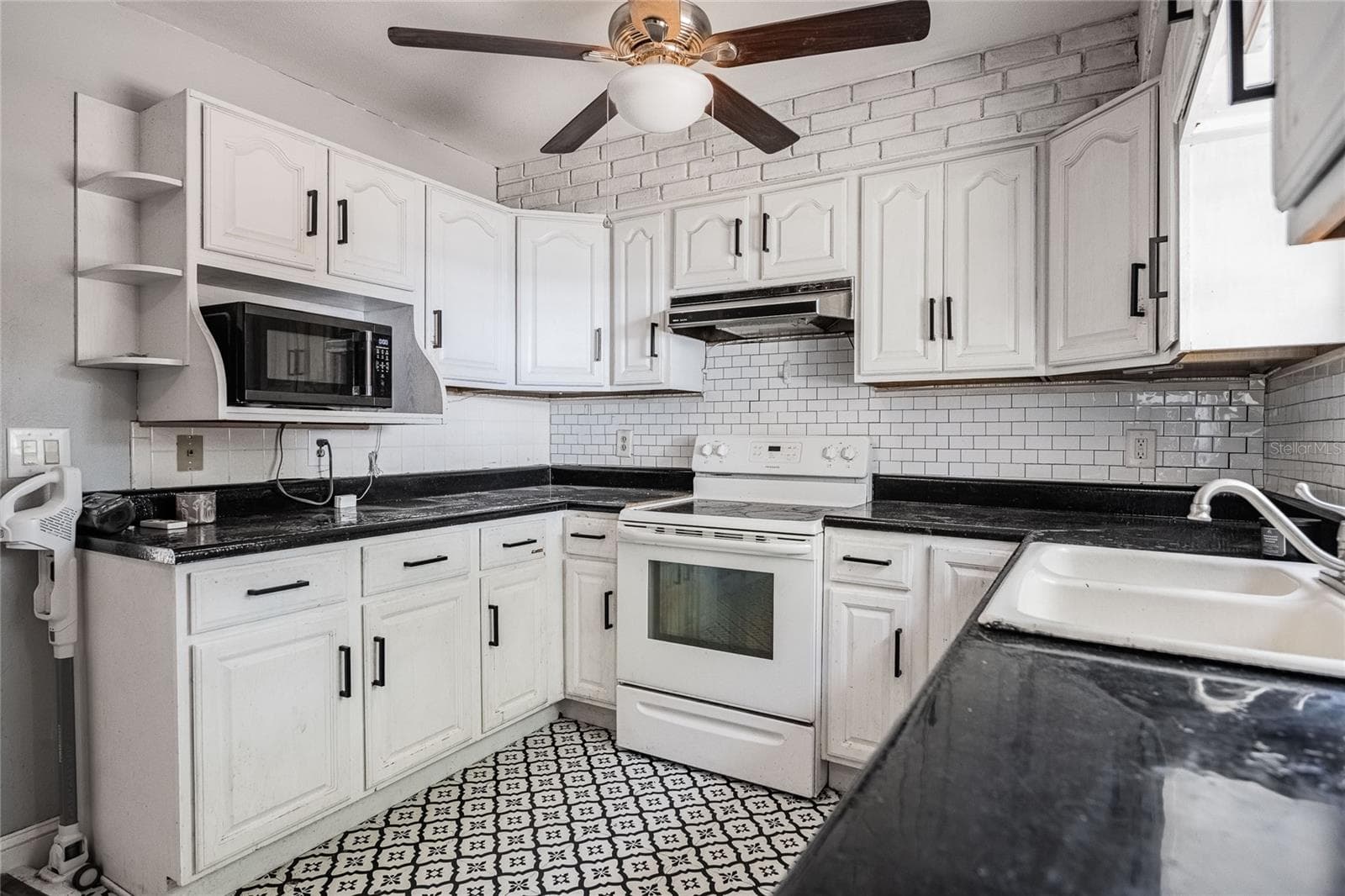 Single Family Residence at 218 MAPLE LN, FORT MEADE, photo 10 of 37