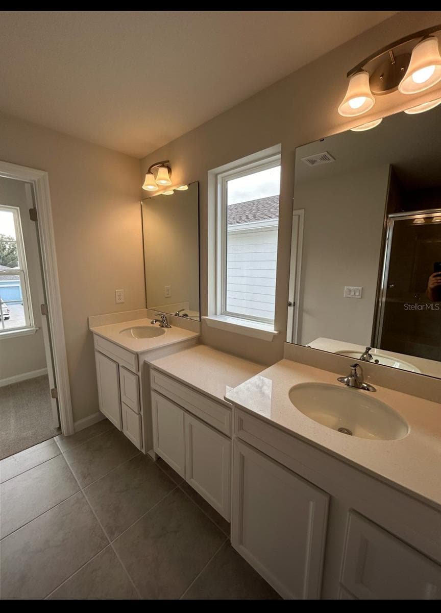main bathroom - 11931 THORNCREST DR, SPRING HILL